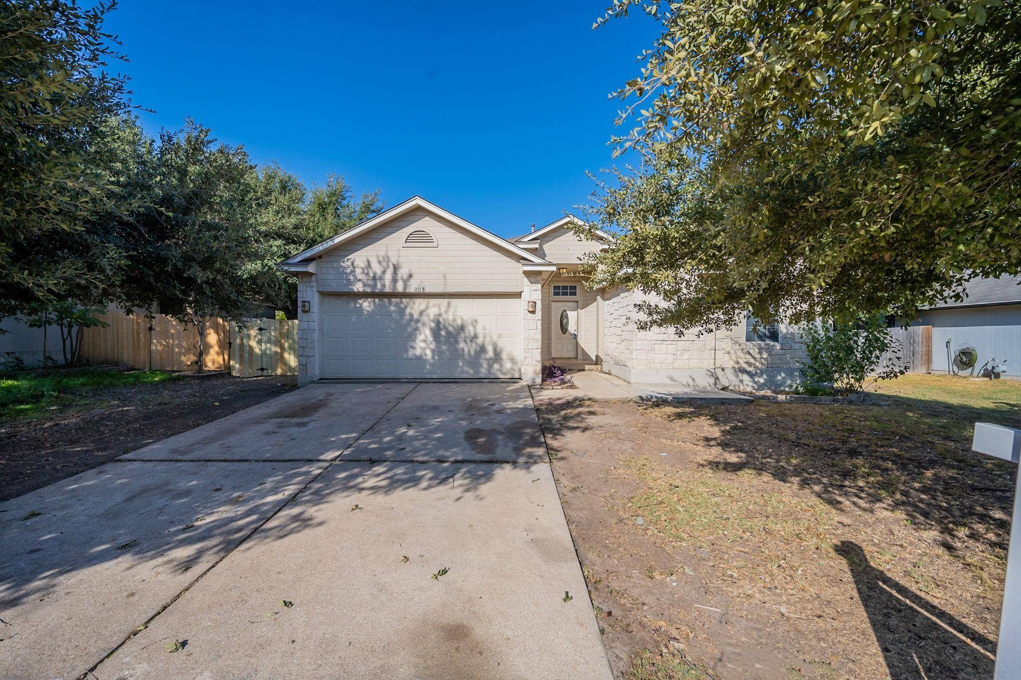 203 Little Lake RD, Hutto, TX 78634