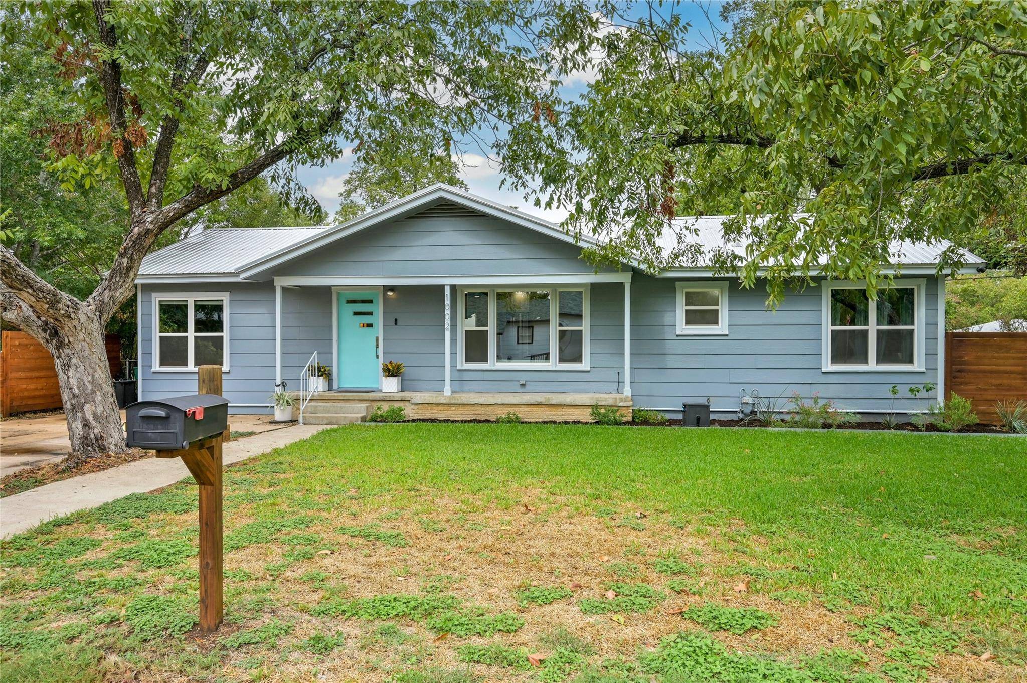 1002 Kent ST, Taylor, TX 76574