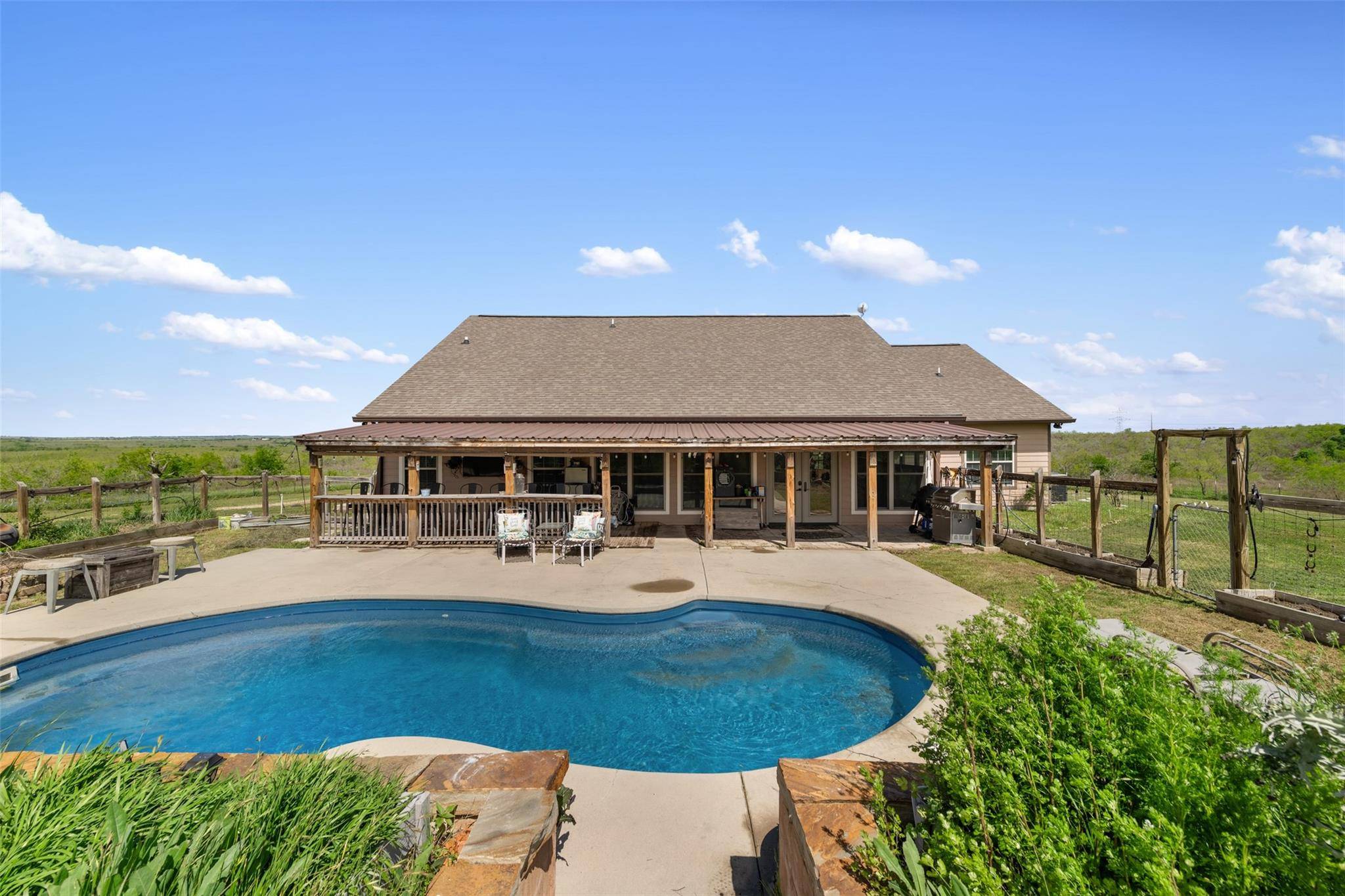 6428 County Road 104, Rogers, TX 76569