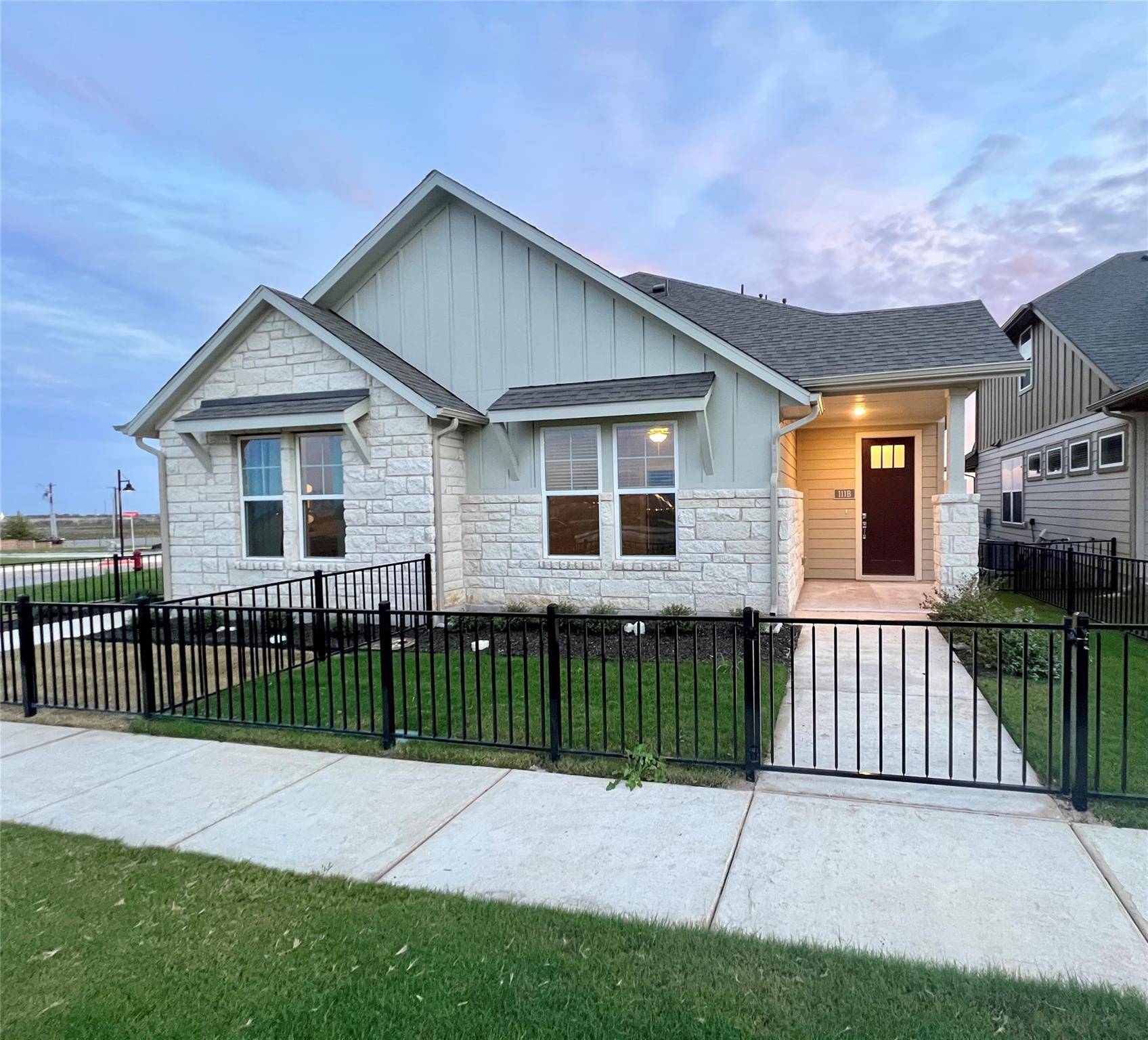 111 Pinnacle LN #B, Kyle, TX 78640