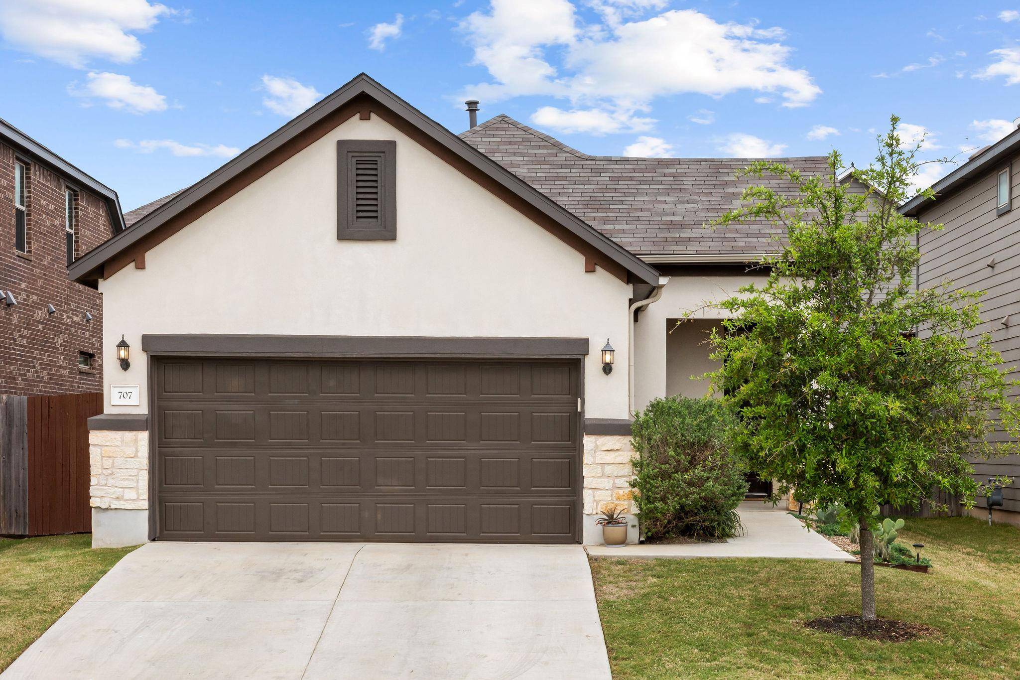 707 Eves Necklace DR, Buda, TX 78610