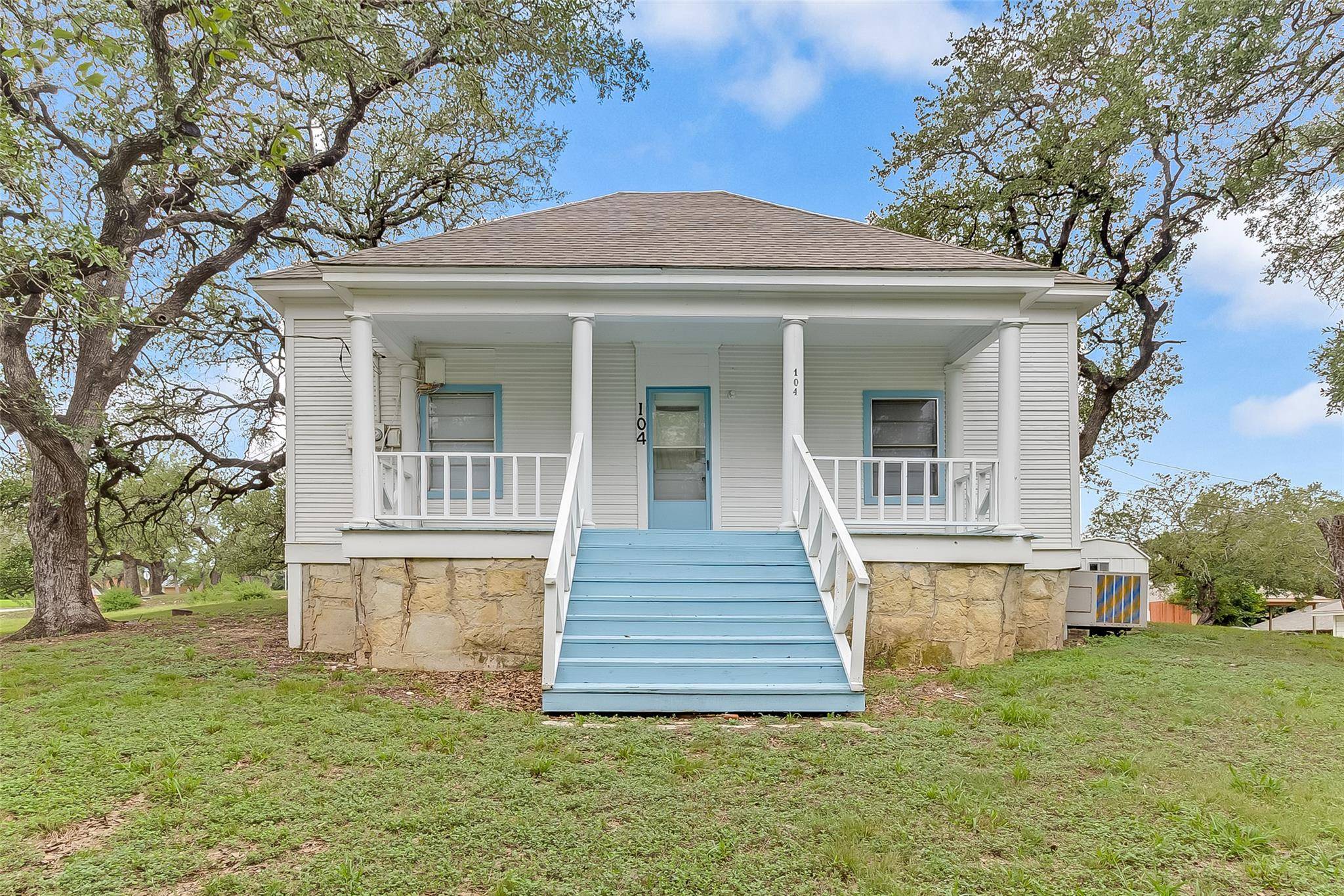 104 N Park ST, Lampasas, TX 76550