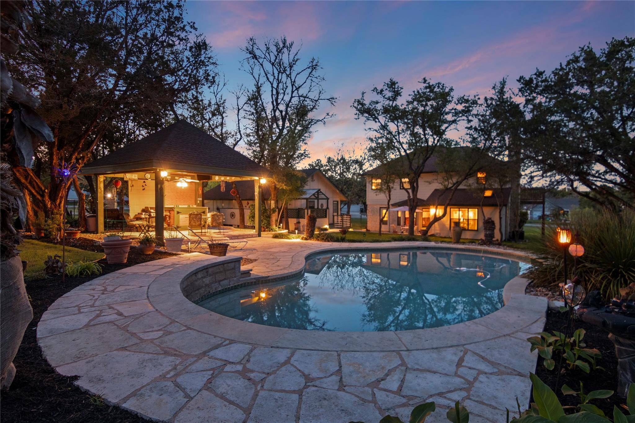 401 Alva DR, Spicewood, TX 78669