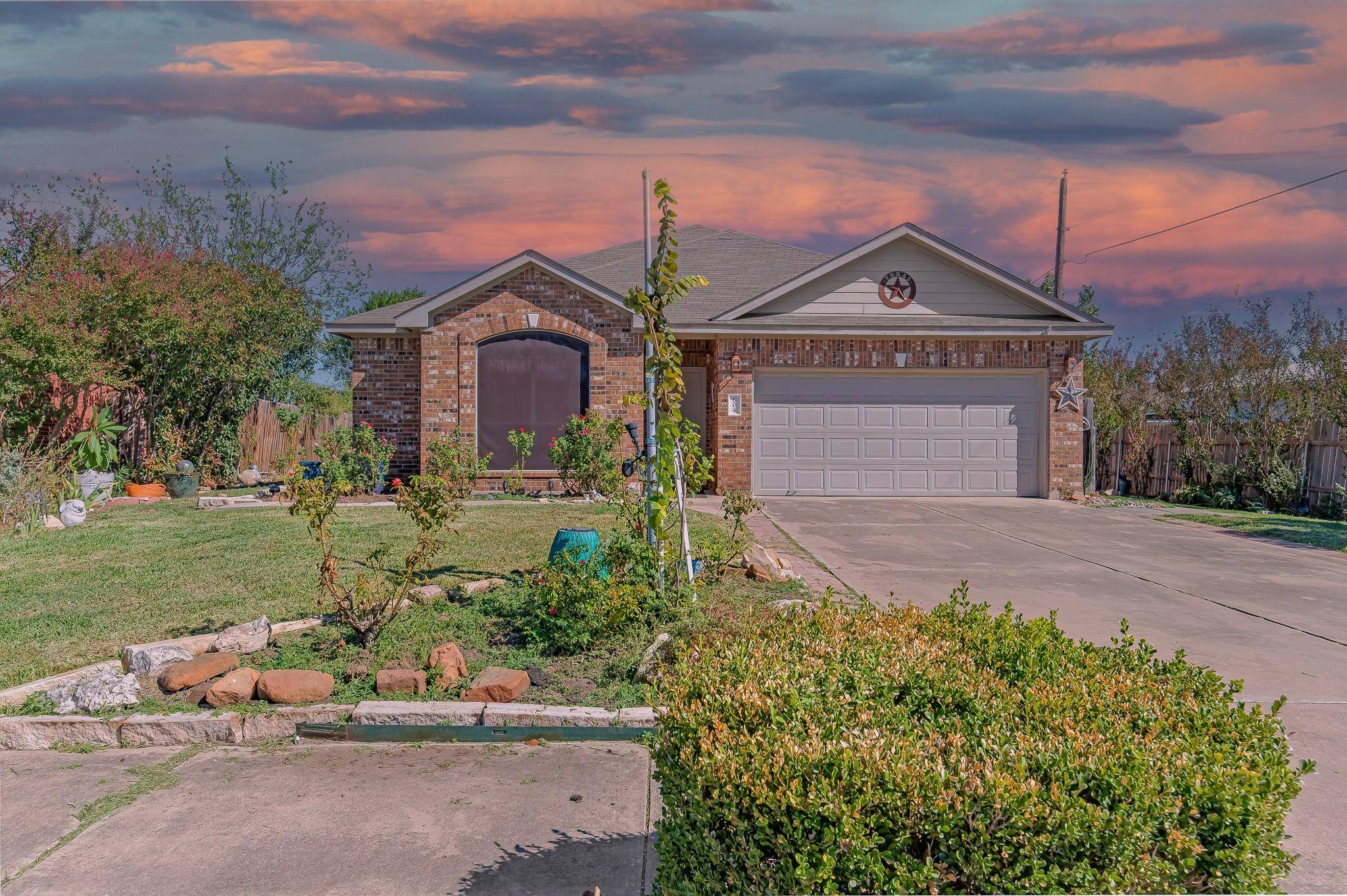 604 Kates WAY, Hutto, TX 78634
