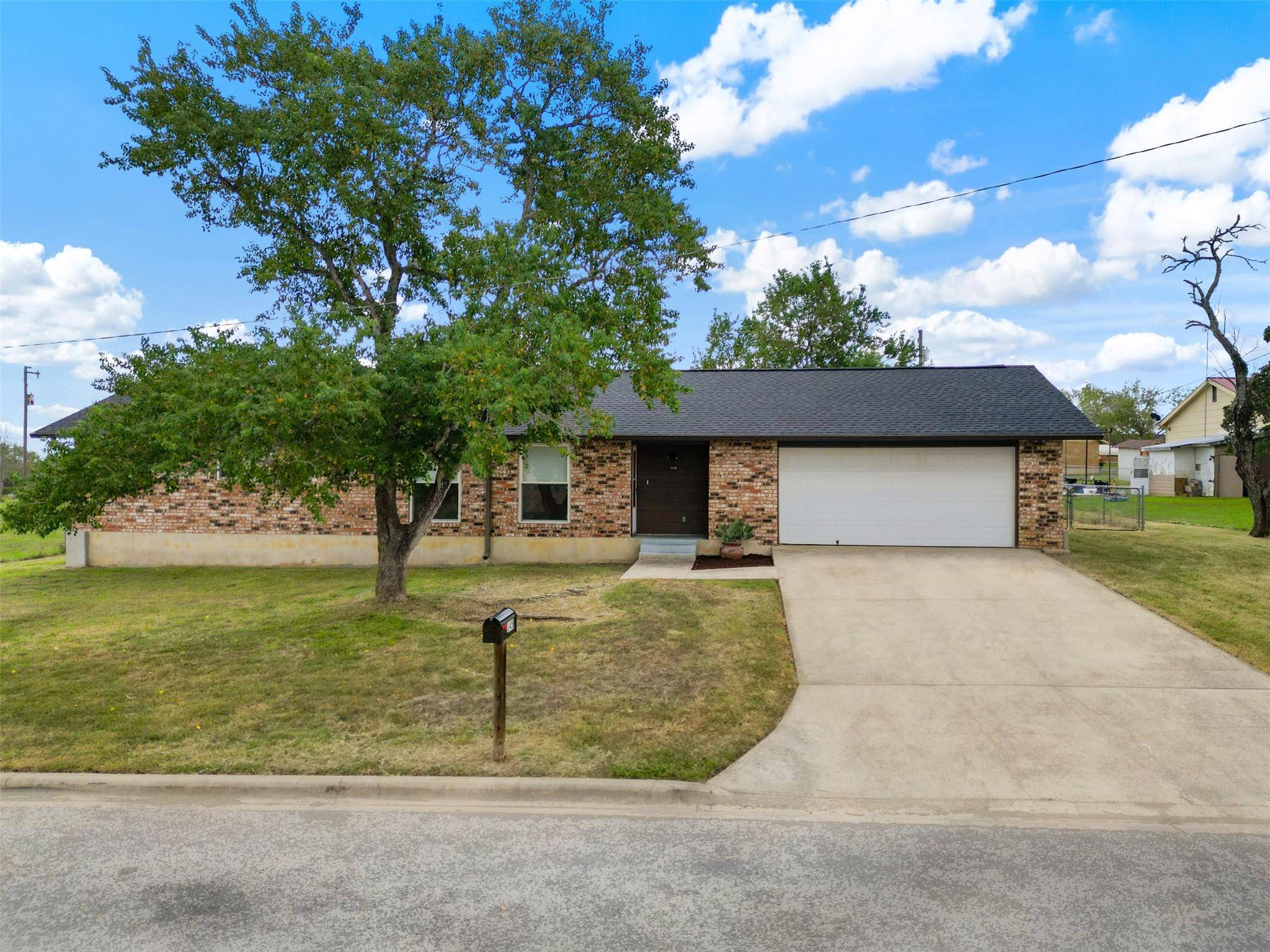 145 Lago VIS, Luling, TX 78648