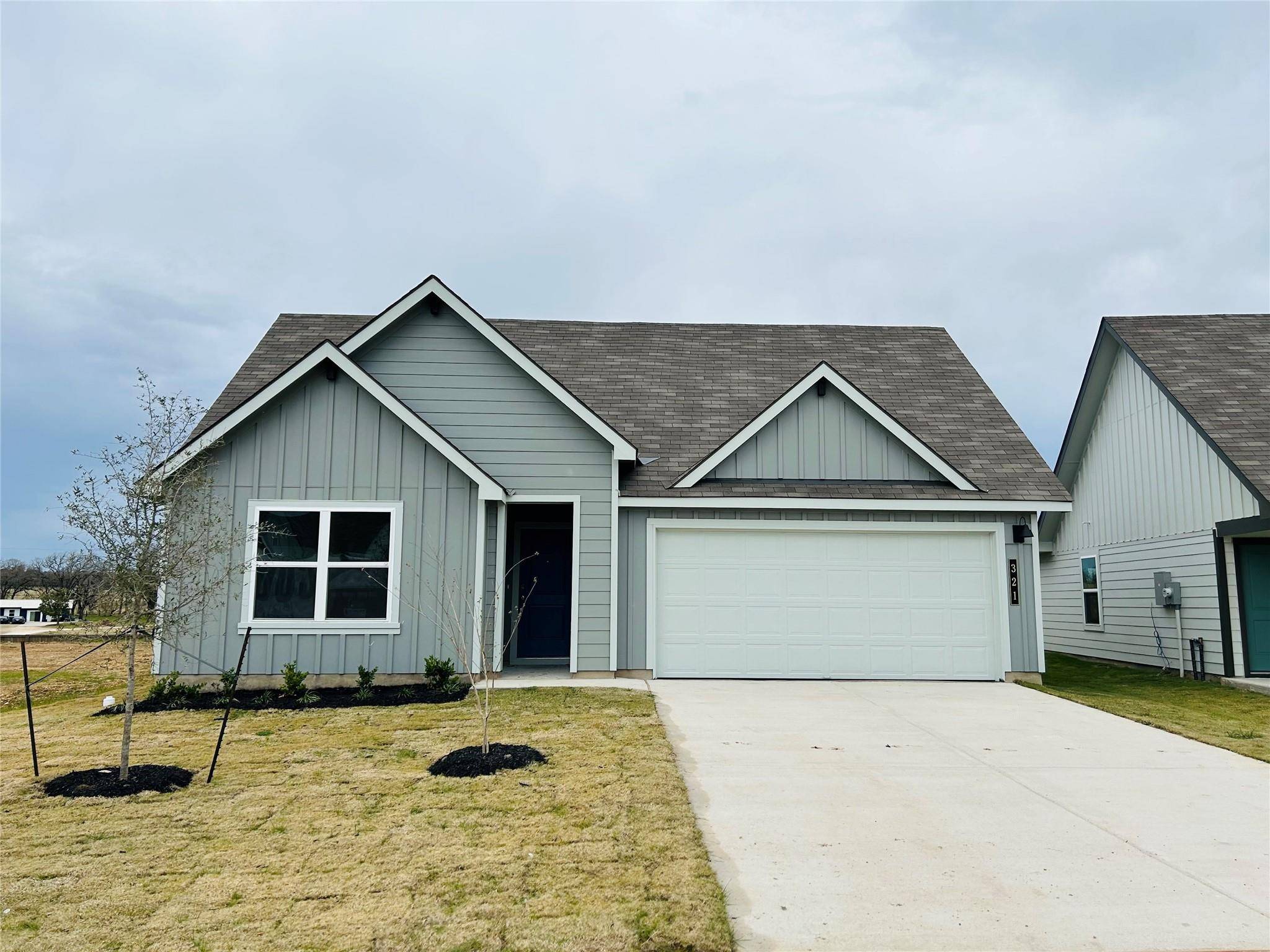 321 Doss DR, Rockdale, TX 76567