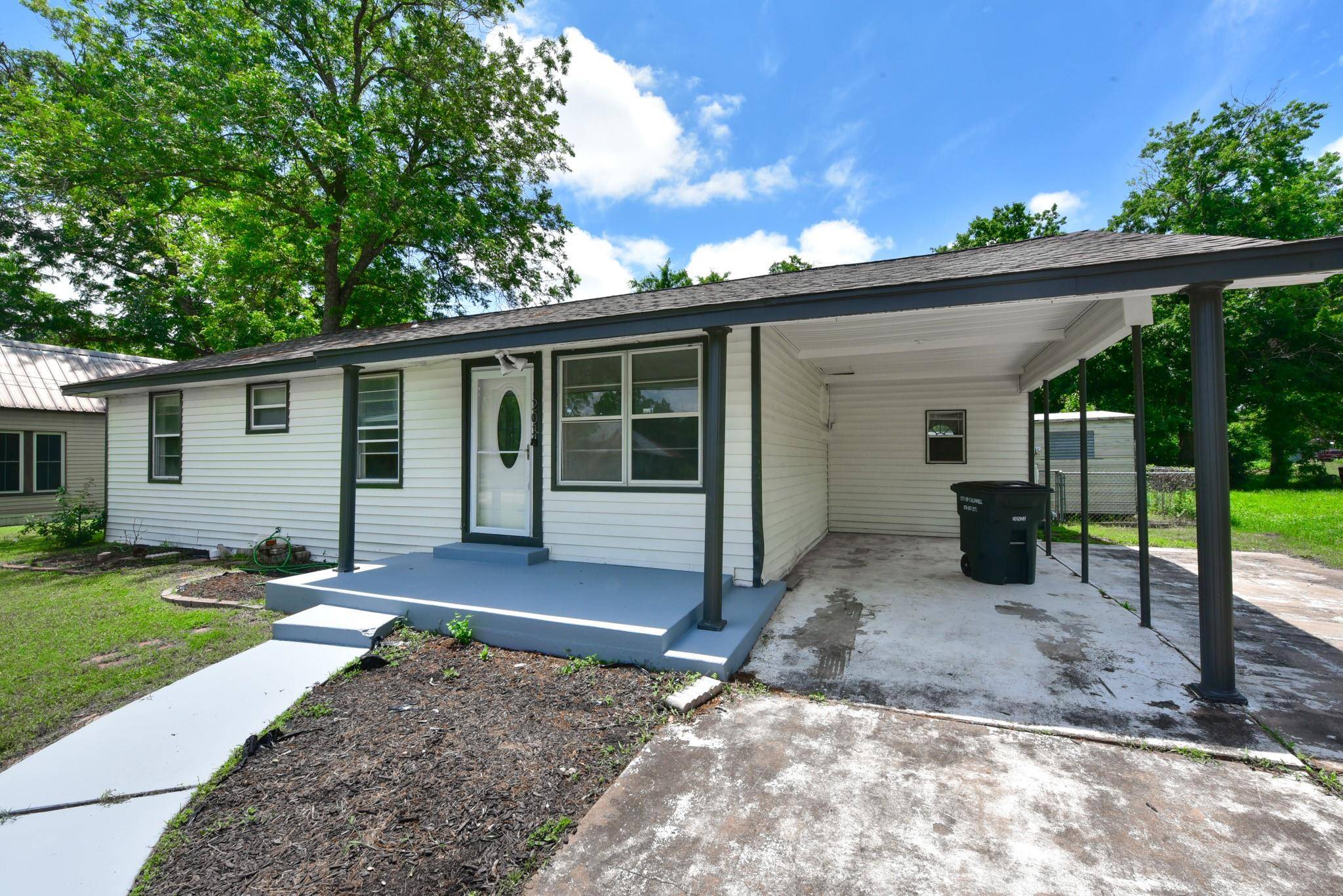 203 N Broadway Street, Caldwell, TX 77836