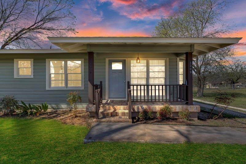 1309 Sloan ST, Taylor, TX 76574