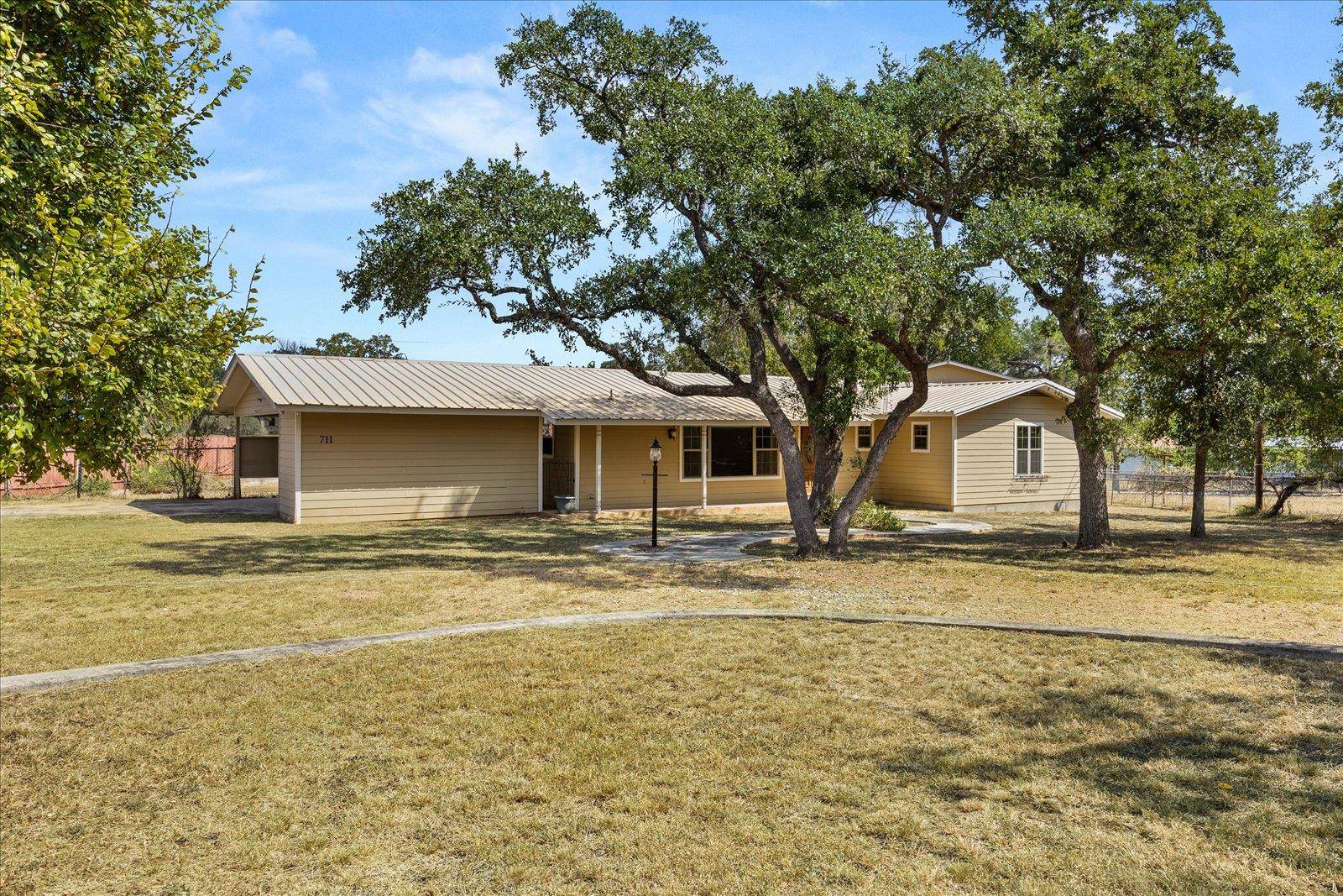 711 N Creek RD, Comfort, TX 78013