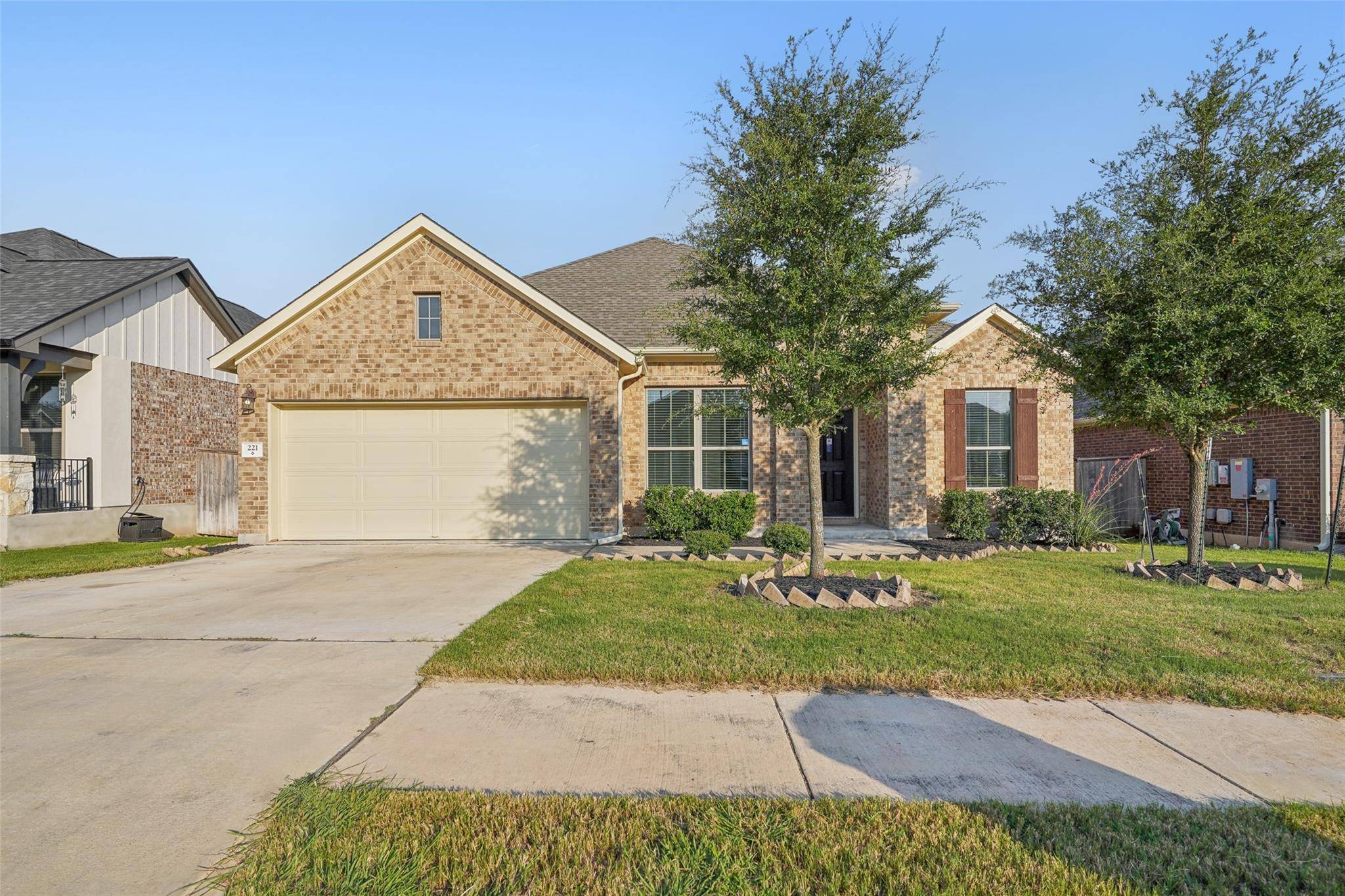 221 Emerald Garden RD, San Marcos, TX 78666