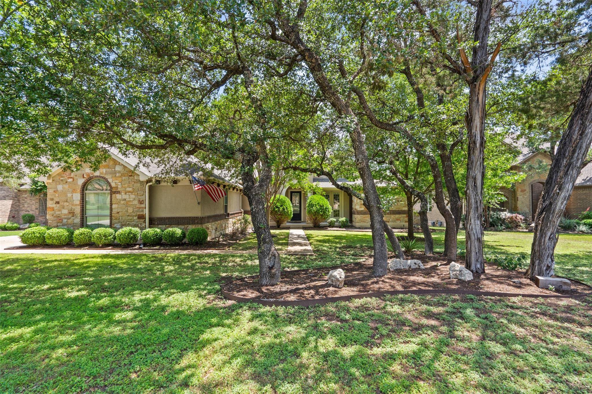 2105 Lakehurst RD, Spicewood, TX 78669