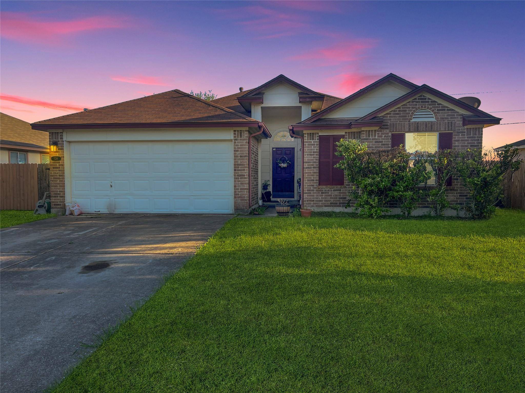 324 Stewart DR, Hutto, TX 78634