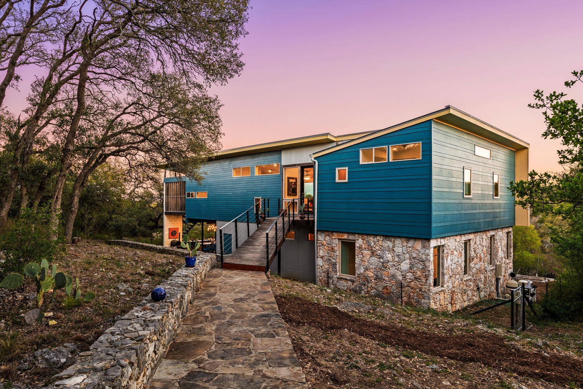320 Rancho Encino DR, San Marcos, TX 78666