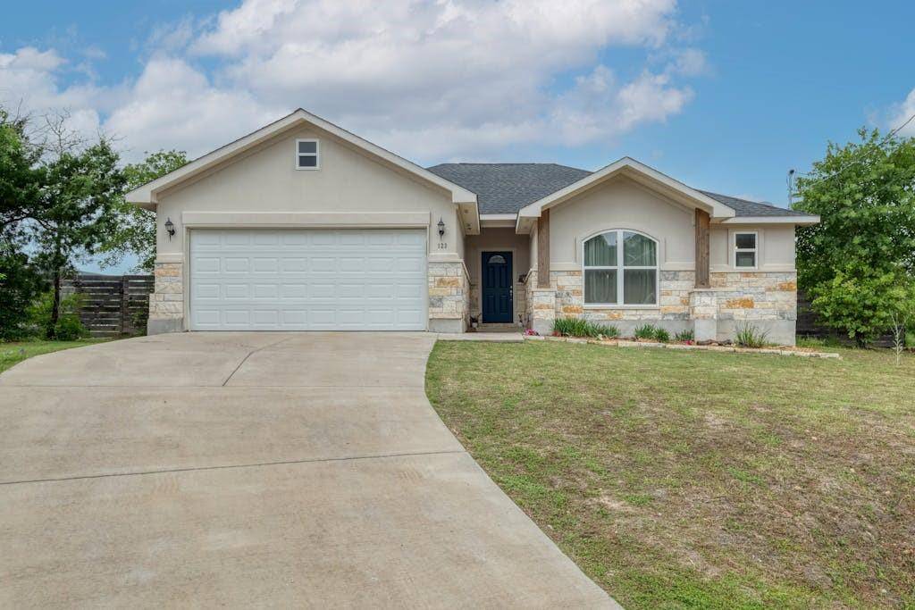 123 Waialua CT, Bastrop, TX 78602