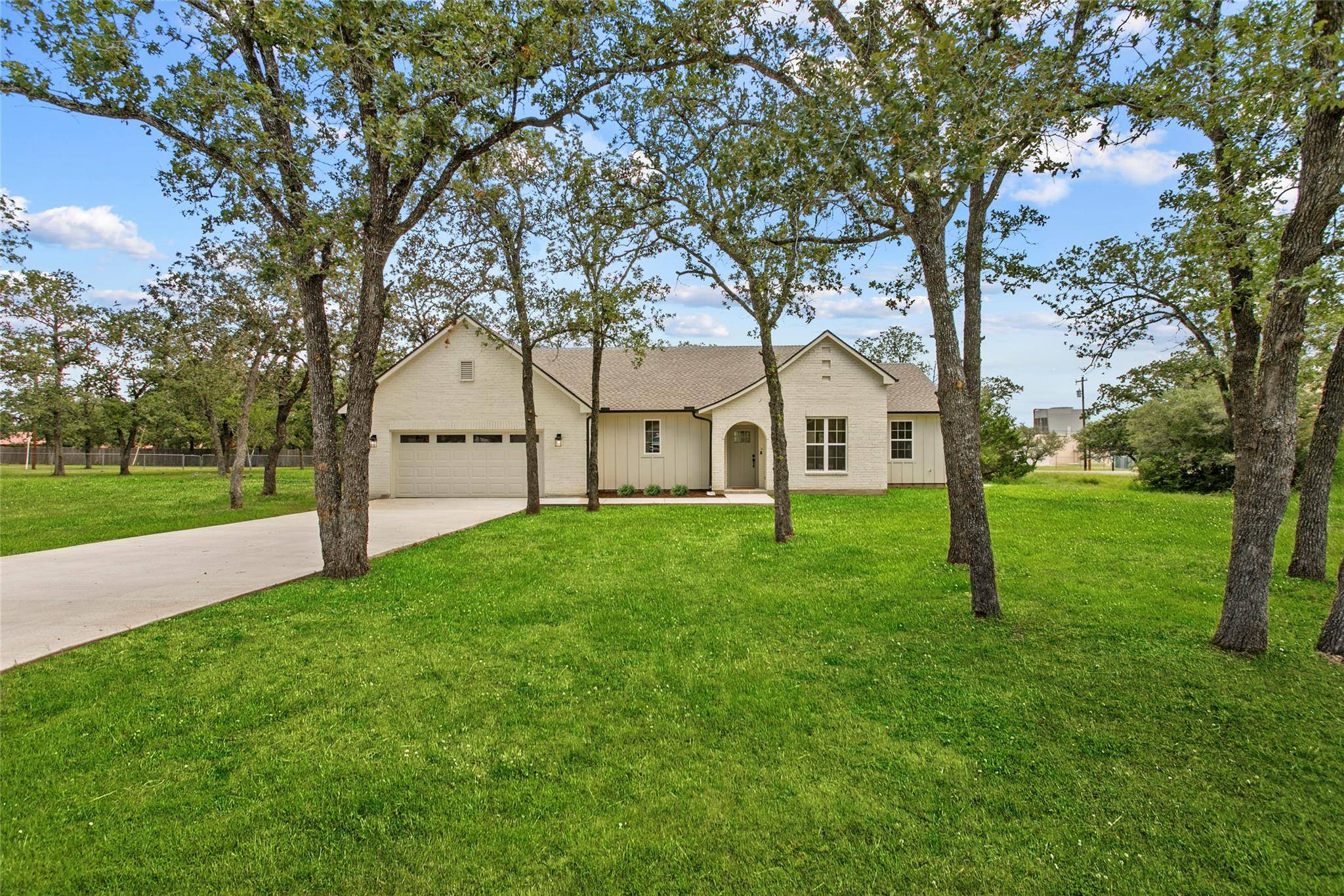 1095 County Road 229, Giddings, TX 78942