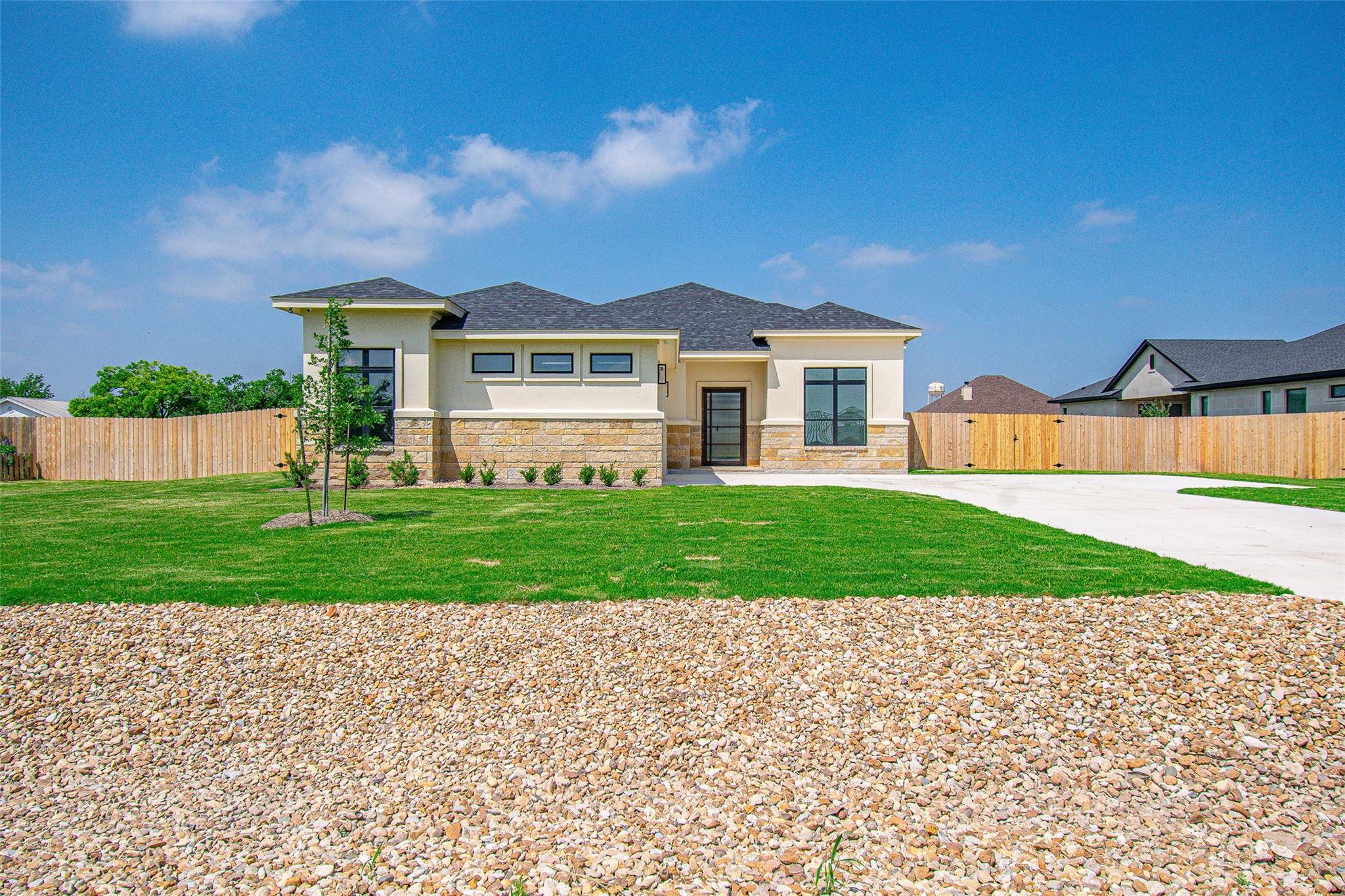349 Meadow Valley LOOP, Jarrell, TX 76537