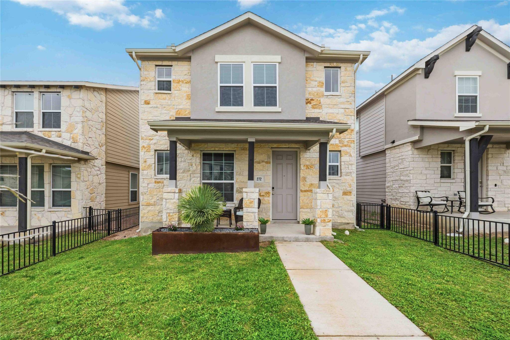 272 Lost Mine Peak LN, Dripping Springs, TX 78620