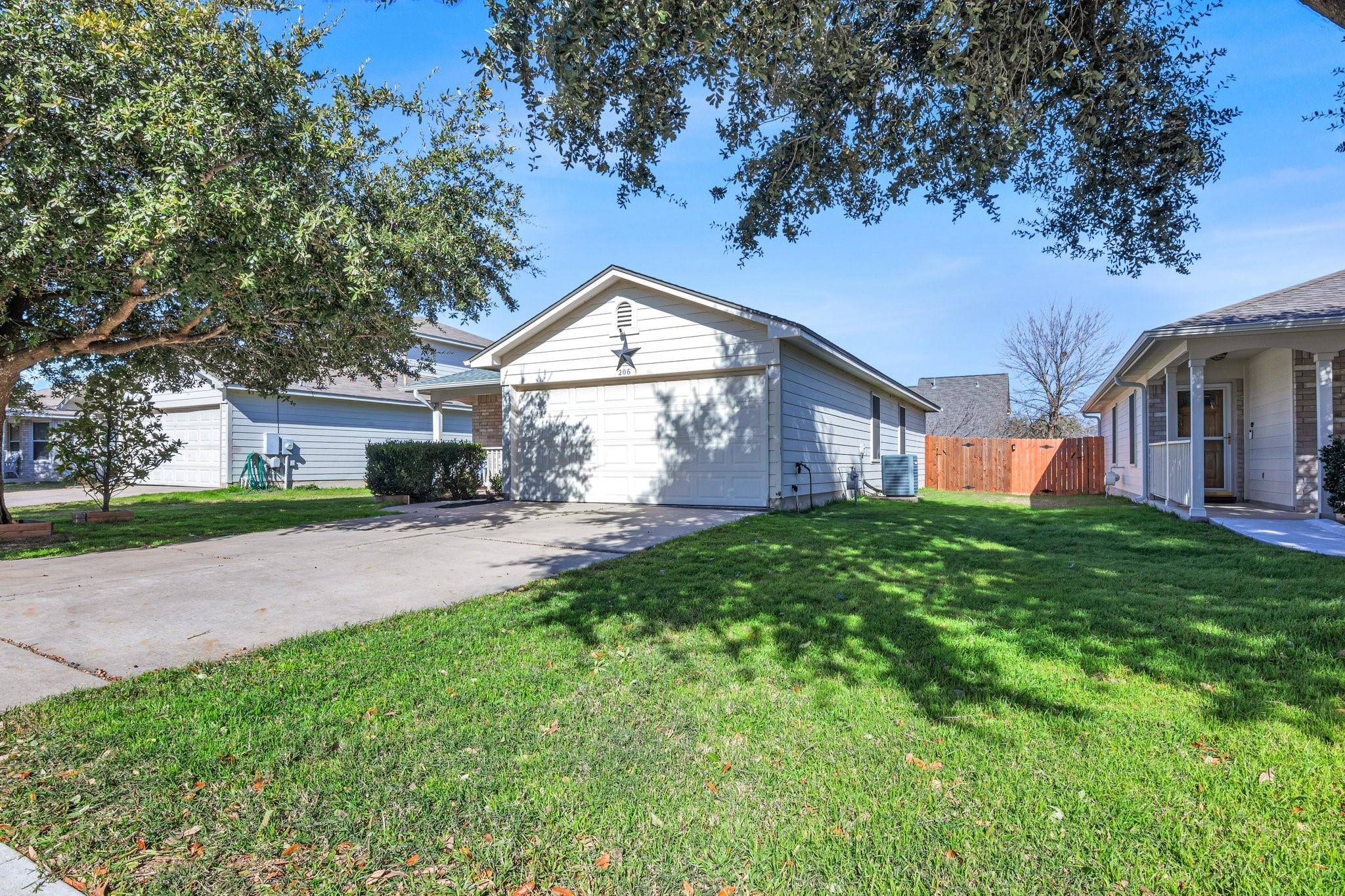 206 Millook HVN, Hutto, TX 78634