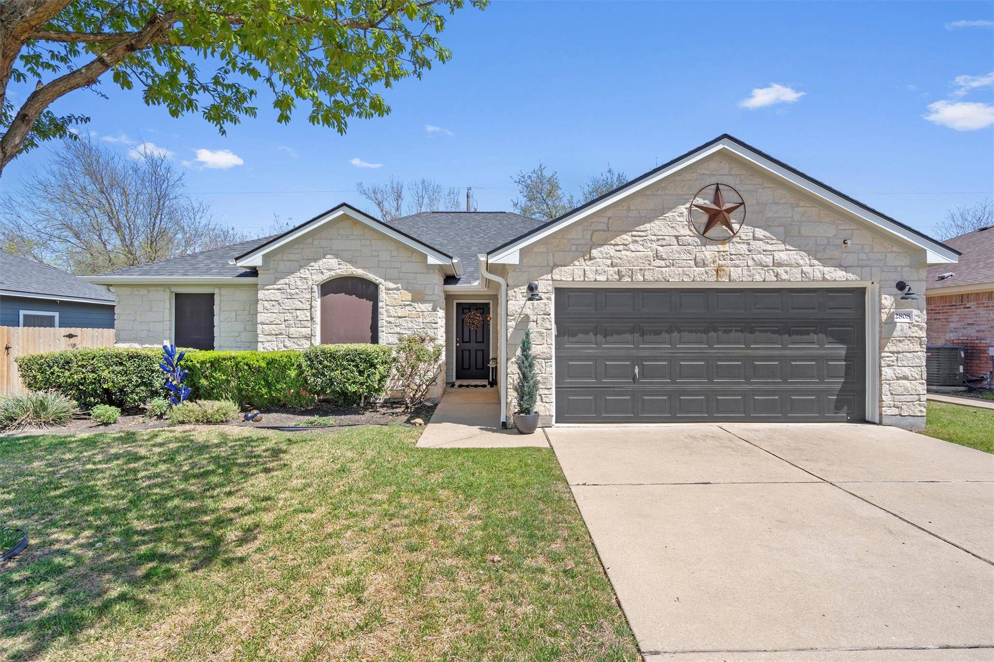 2808 Zachary LN, Taylor, TX 76574
