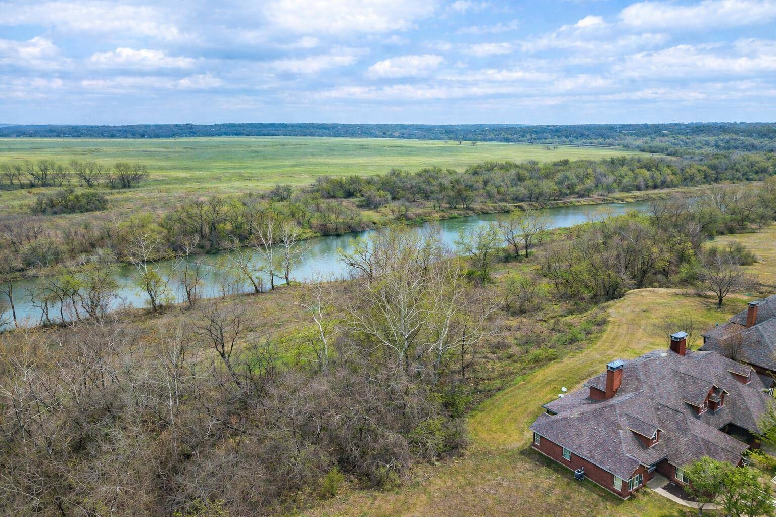 539 Colovista PKWY #B103, Bastrop, TX 78602