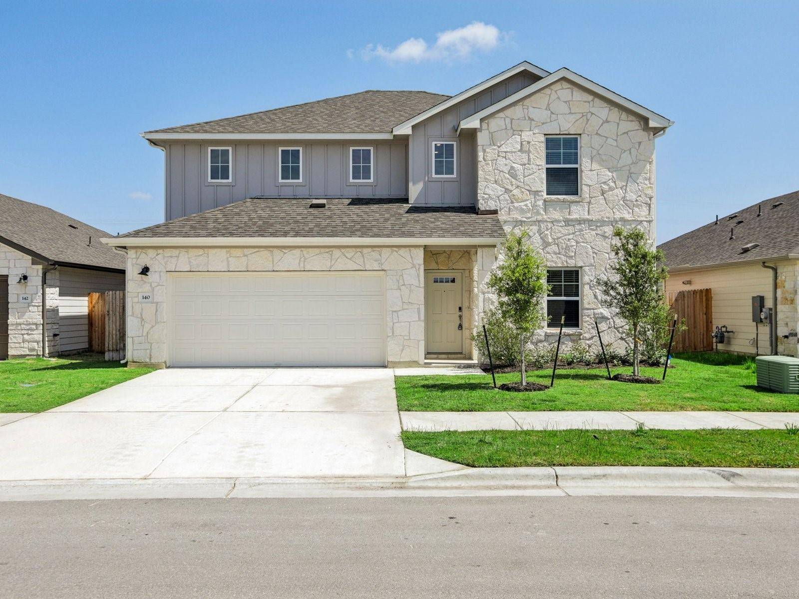 140 Greenspire LN, Hutto, TX 78634