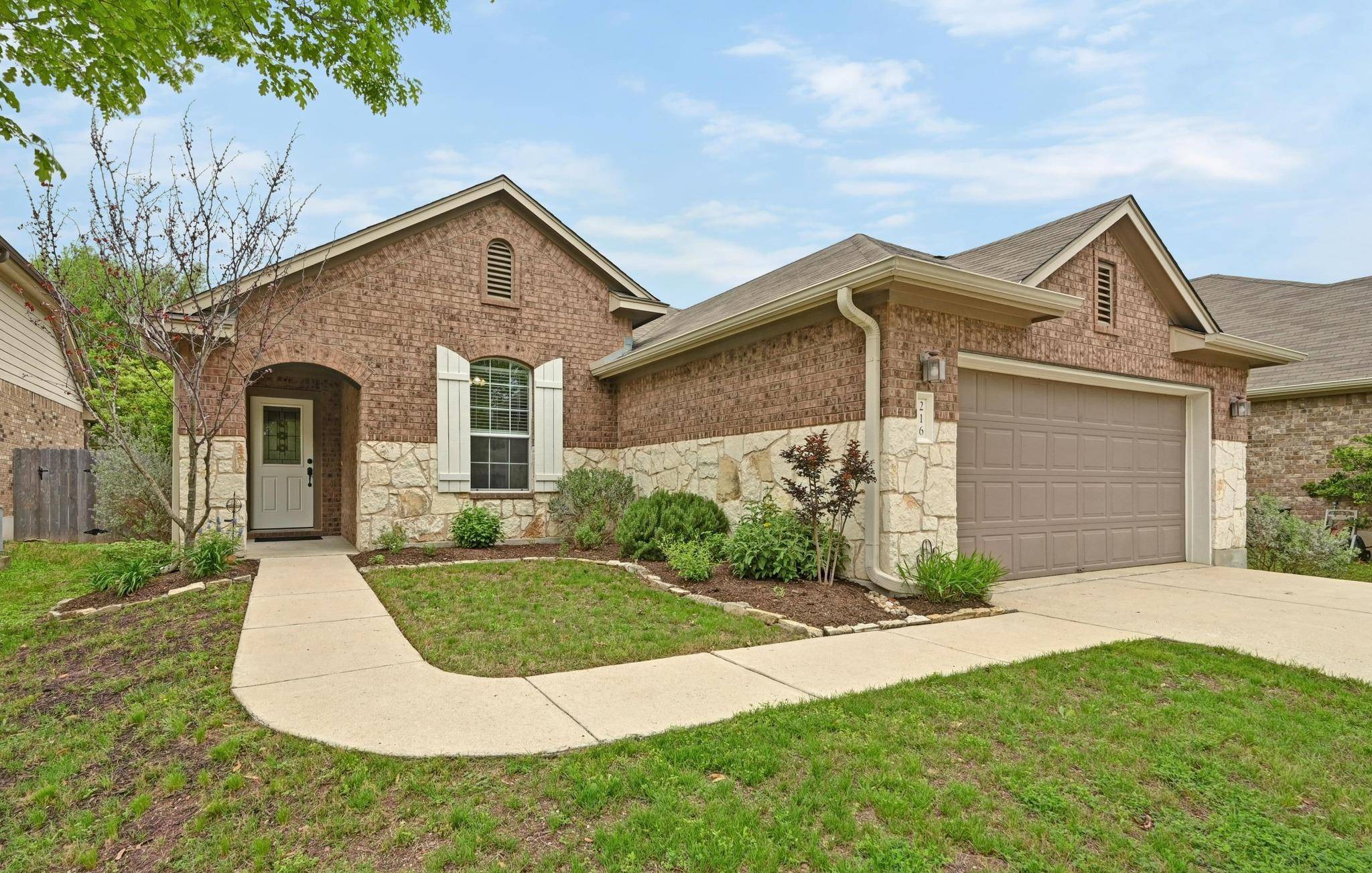 216 Serene Hollow LN, Buda, TX 78610