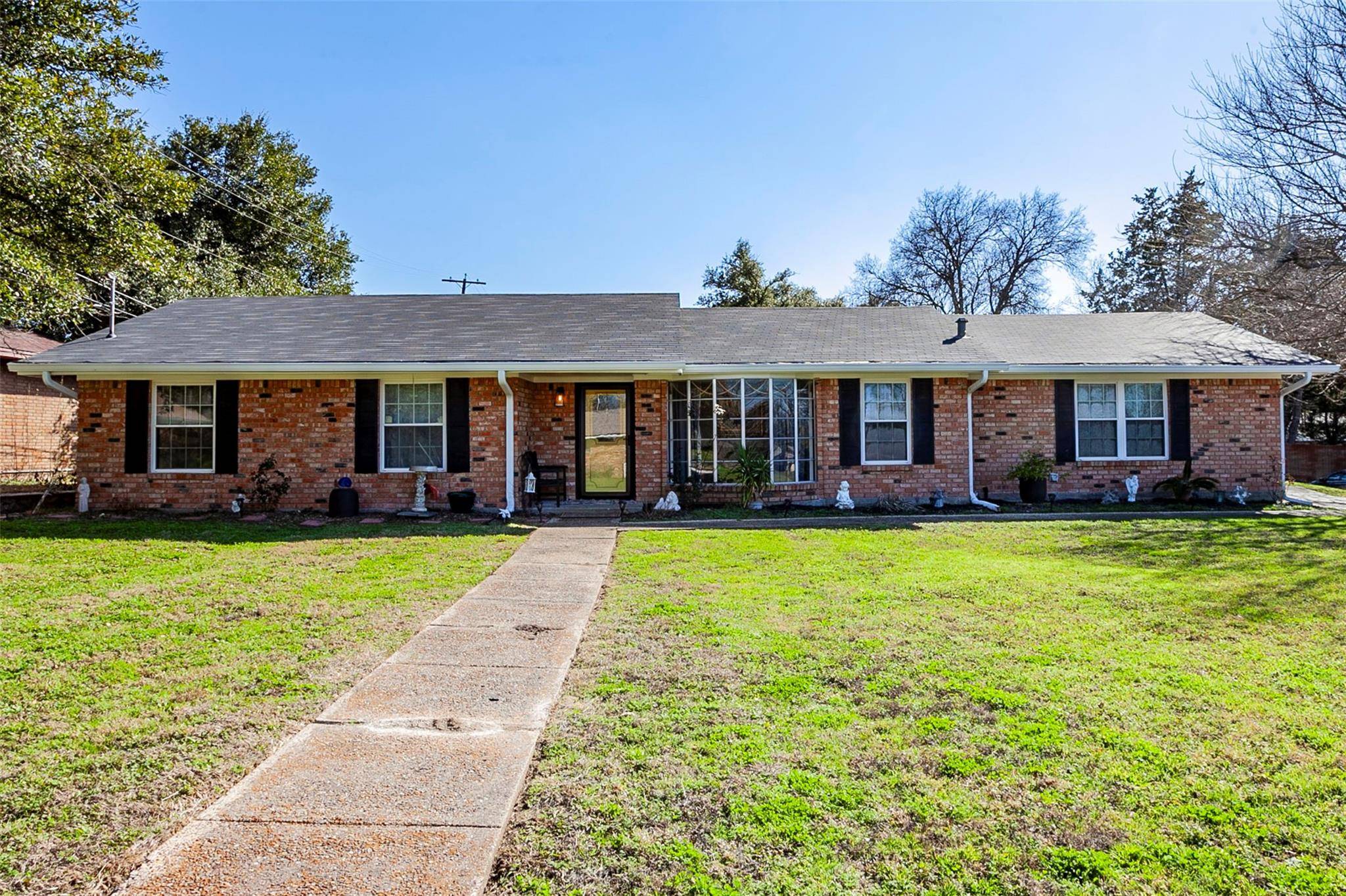 420 Sunset DR, Marlin, TX 76661