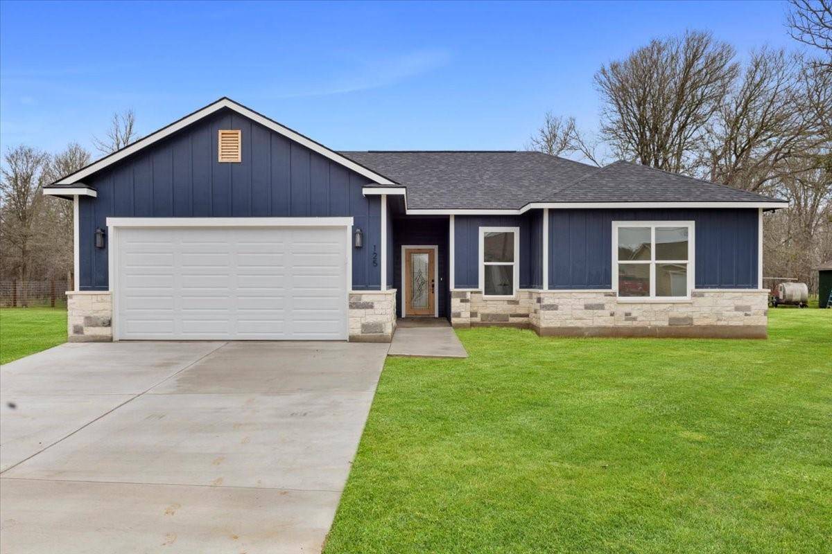 125 E Kikipua LN, Bastrop, TX 78602