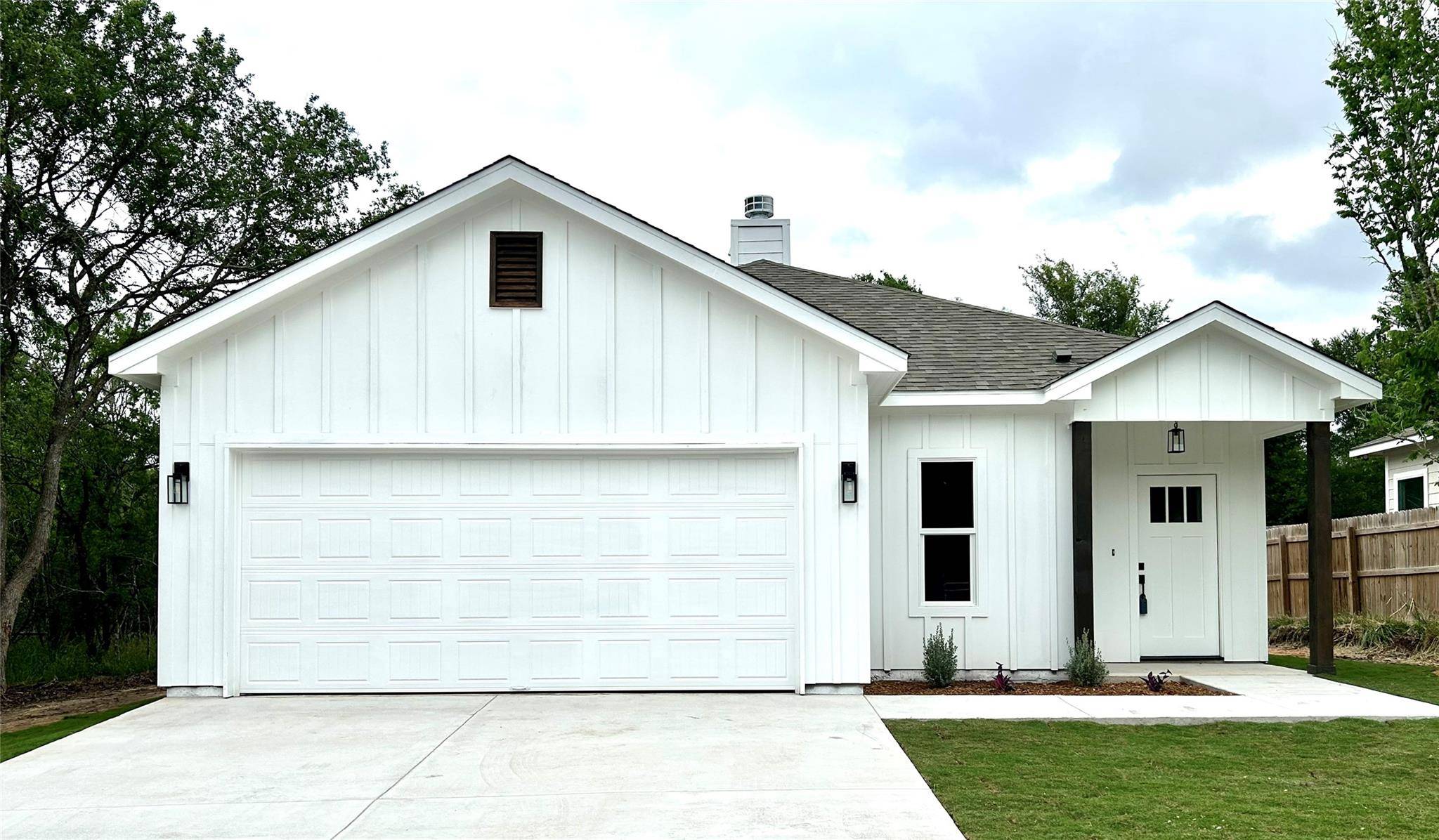 392 Nene LN, Bastrop, TX 78602