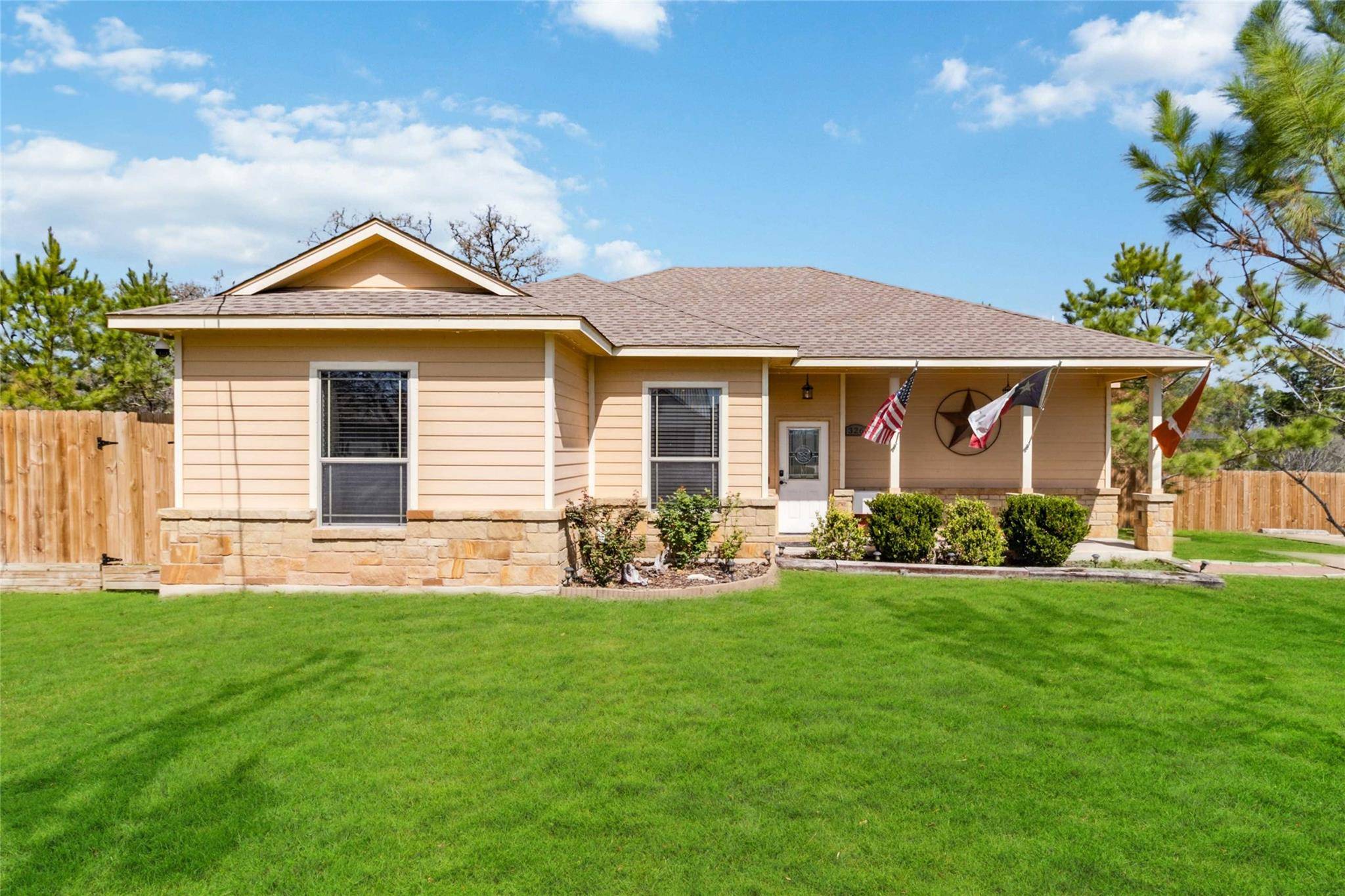 326 Kaanapali LN, Bastrop, TX 78602