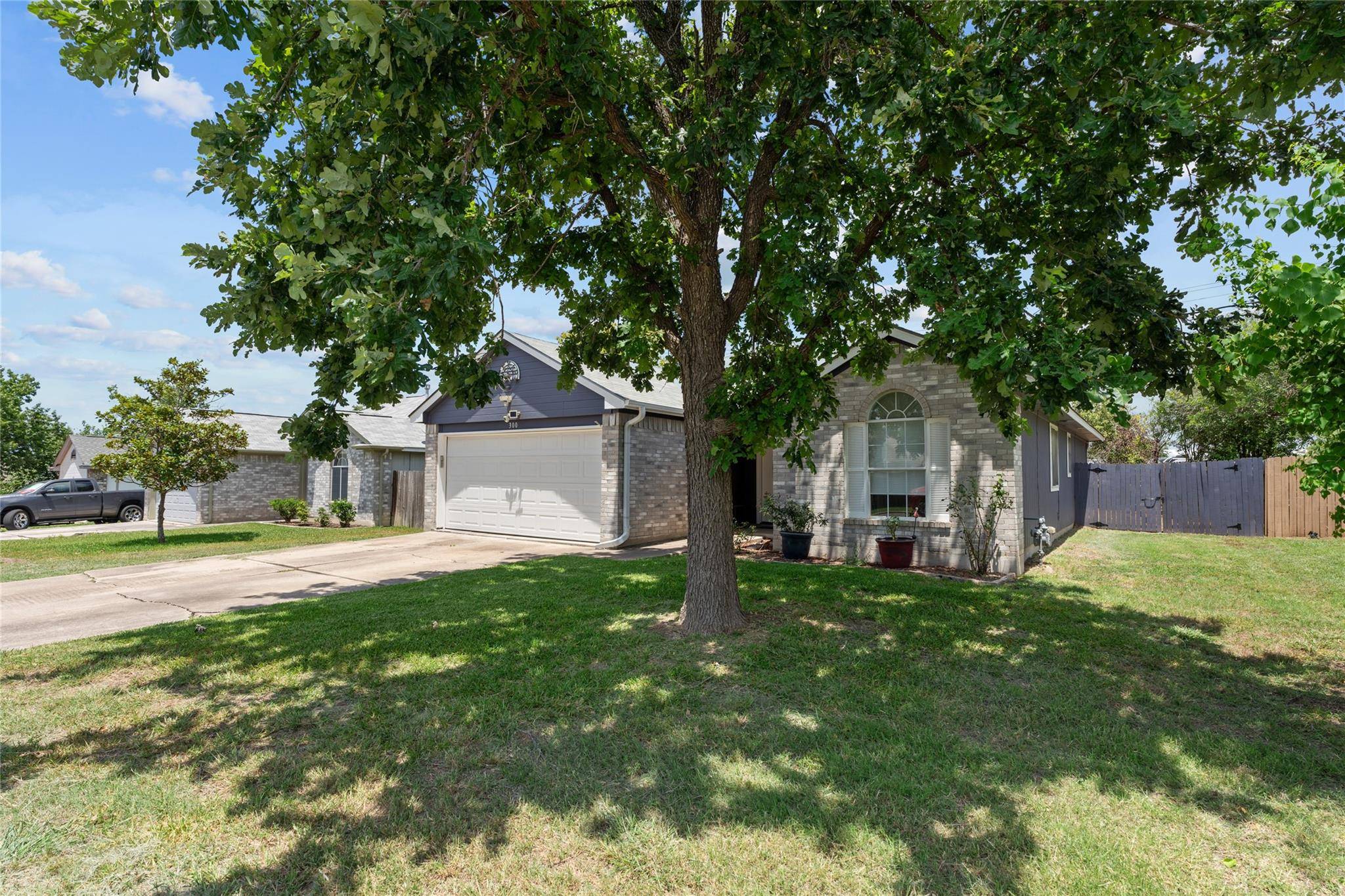 300 Briarstone DR, Buda, TX 78610
