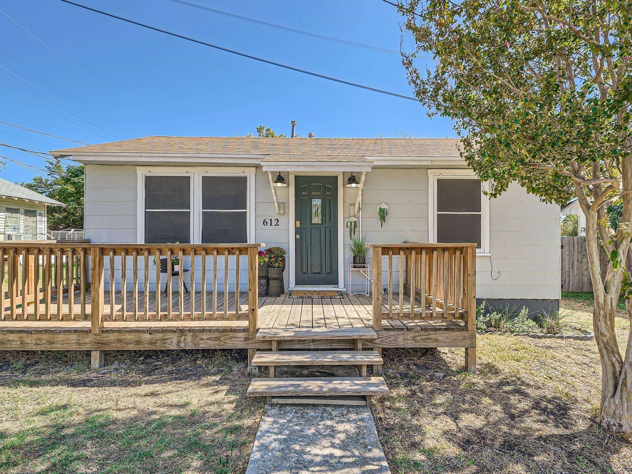 612 Vernon ST, Taylor, TX 76574