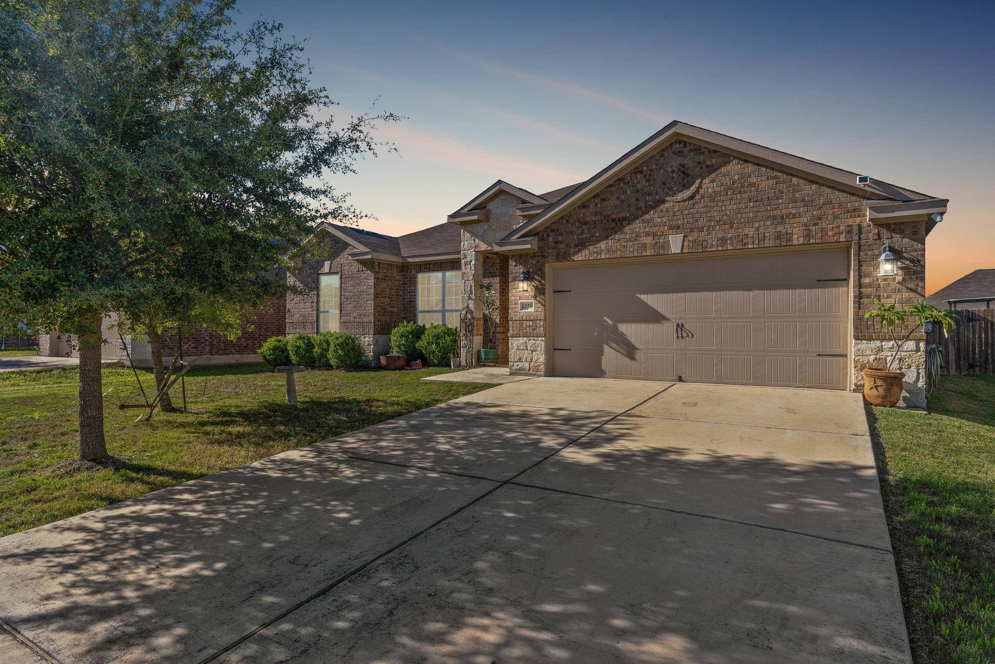 1228 Twin Estate DR, Kyle, TX 78640
