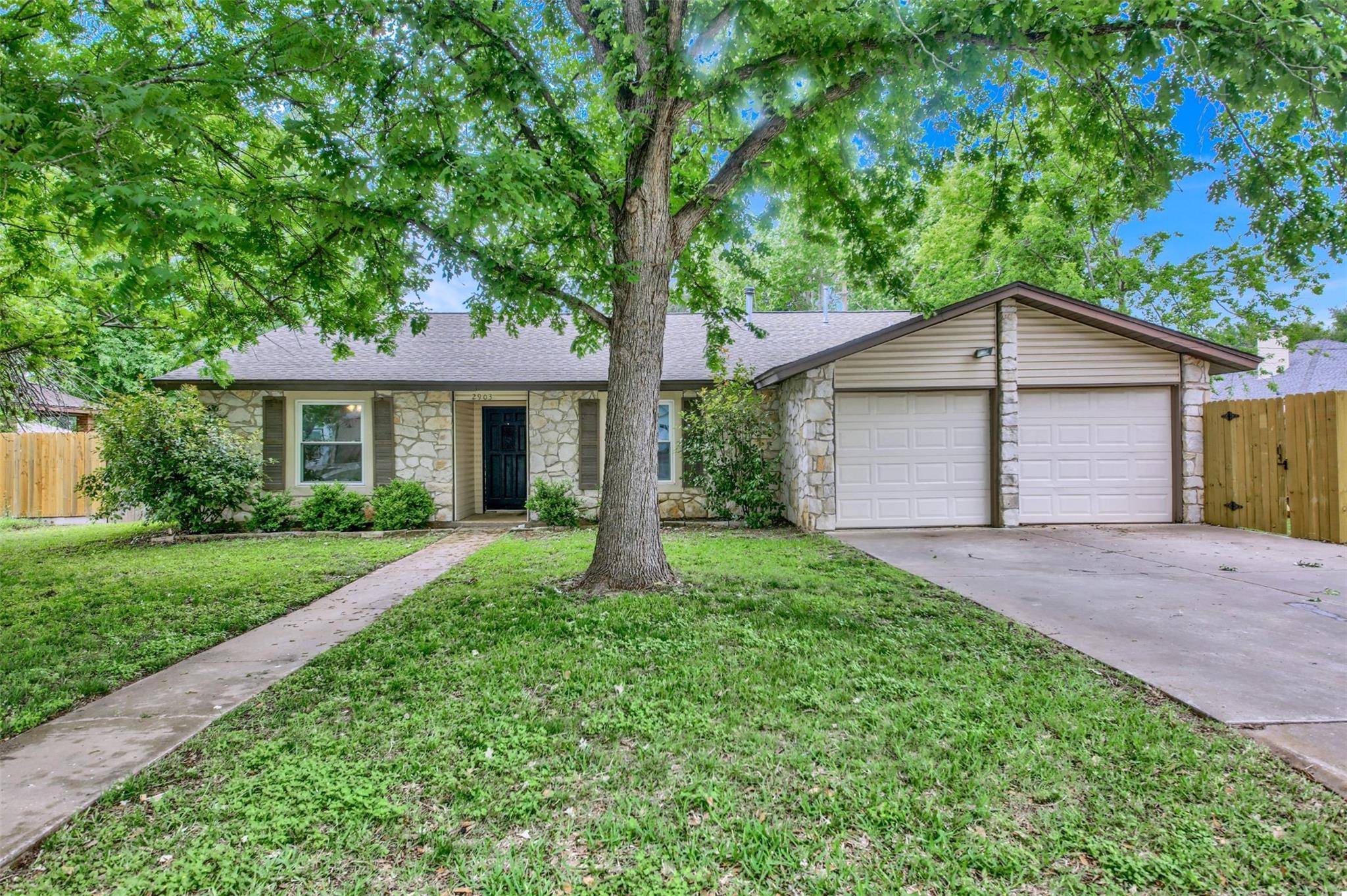 2903 Davis ST, Taylor, TX 76574