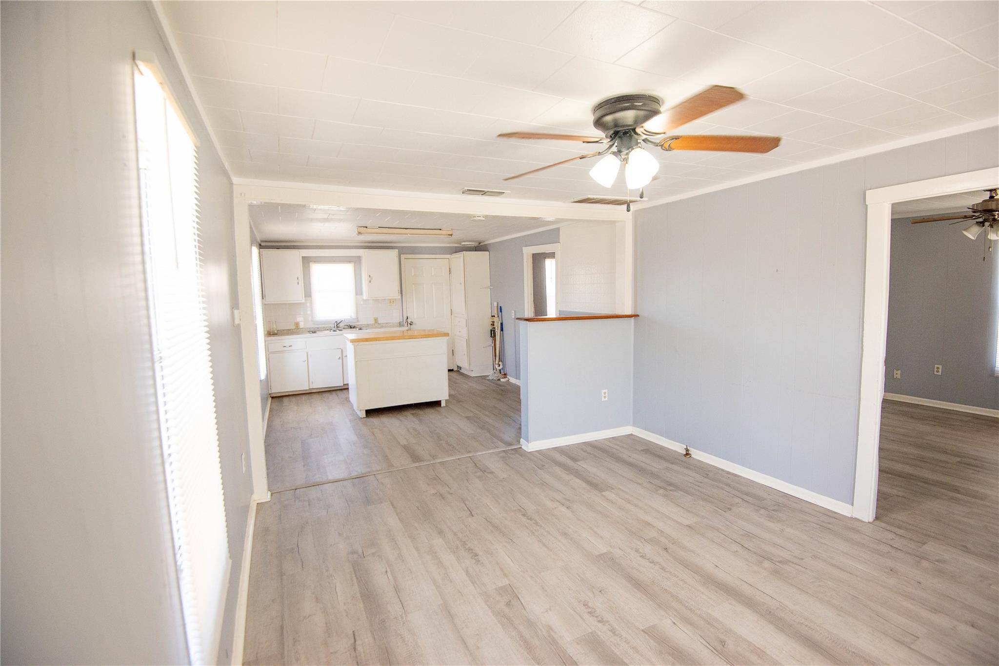 303 Old Thorndale RD, Taylor, TX 76574
