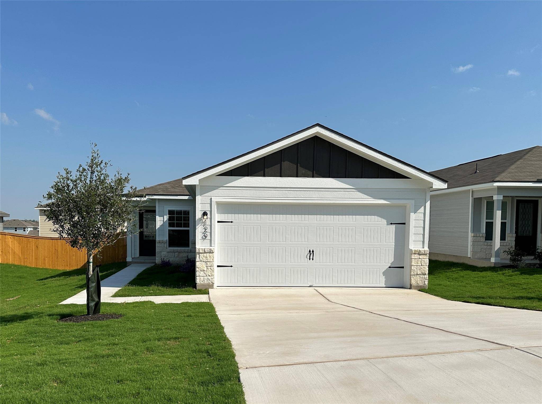 129 Captain Dooley LN, Jarrell, TX 76537