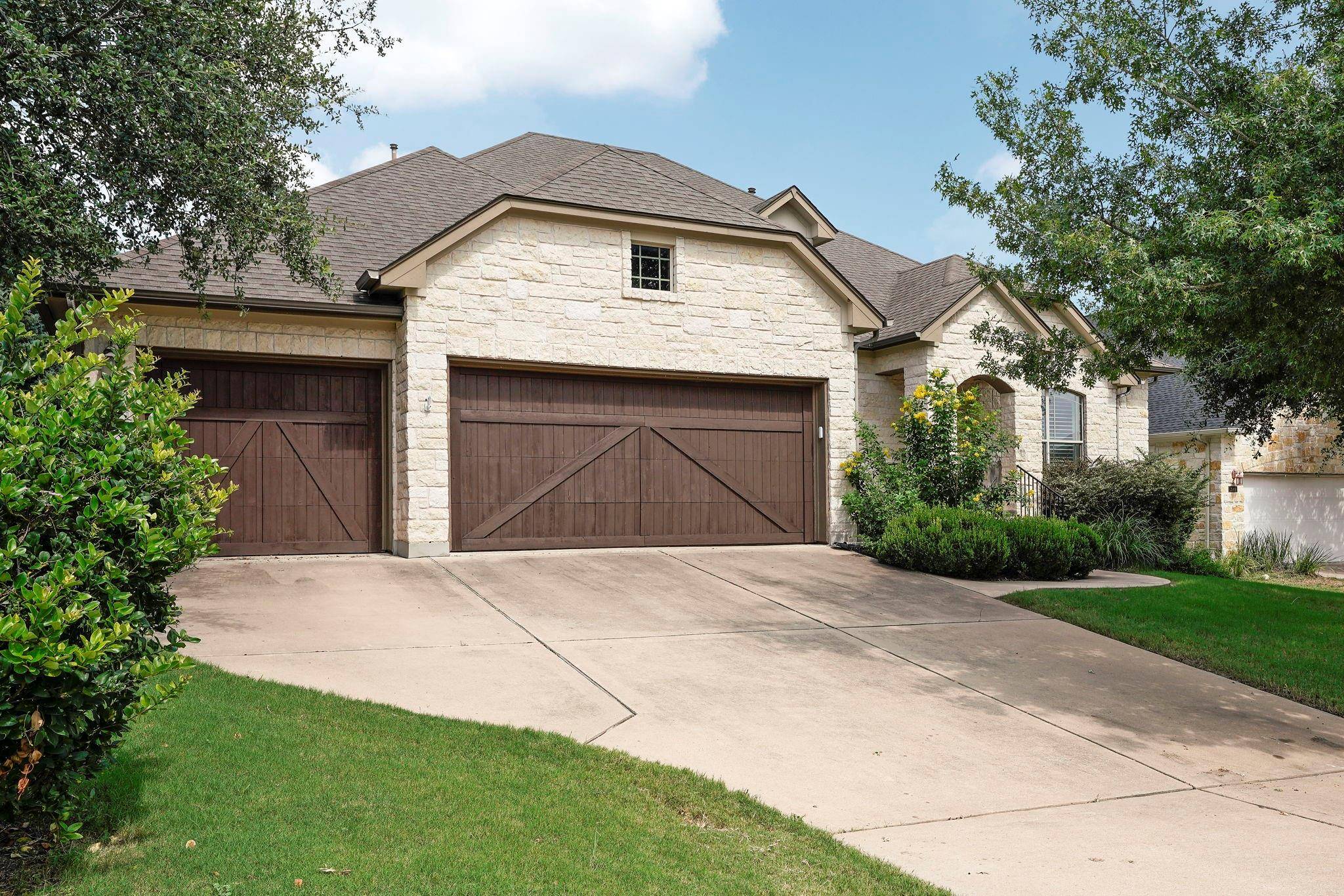 320 Torrington DR, Austin, TX 78737
