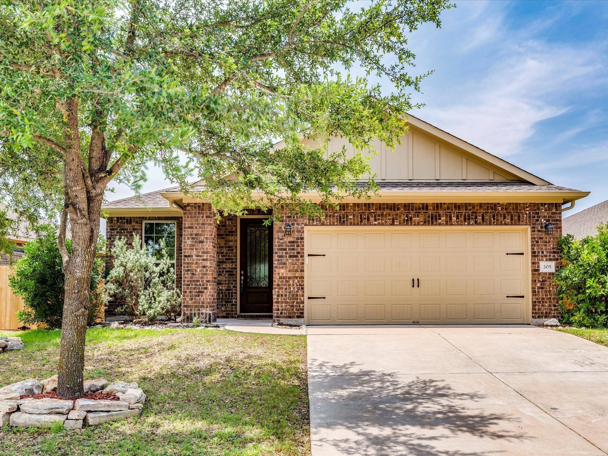 305 Nivens DR, Buda, TX 78610