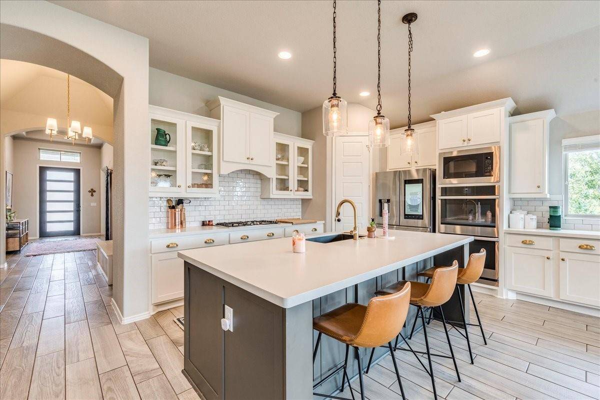 124 Gabriel Point LN, Georgetown, TX 78628