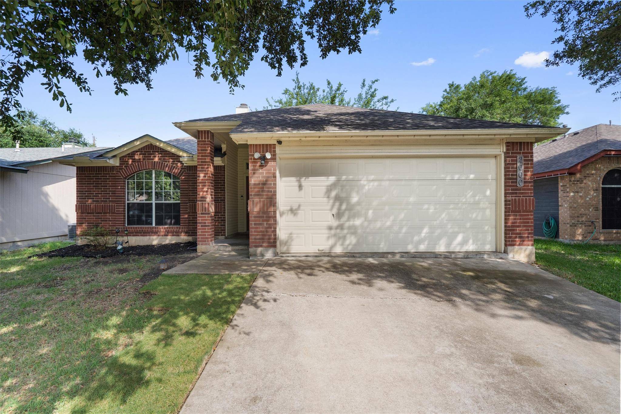 2000 Holly Springs DR, Taylor, TX 76574