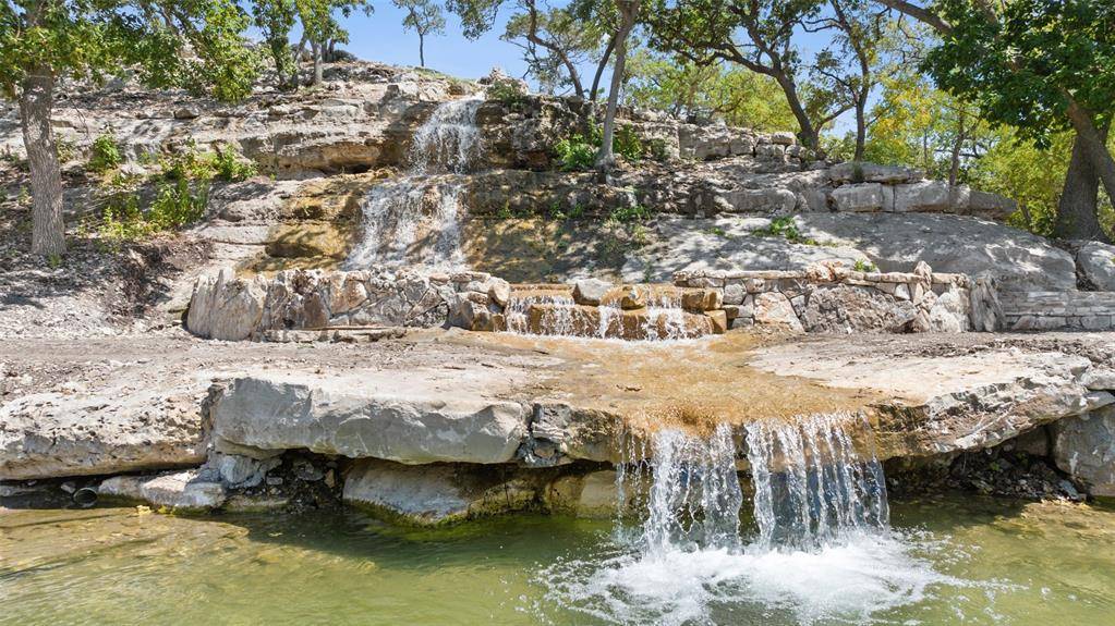 240 Pikes Peak RD, Kerrville, TX 78028