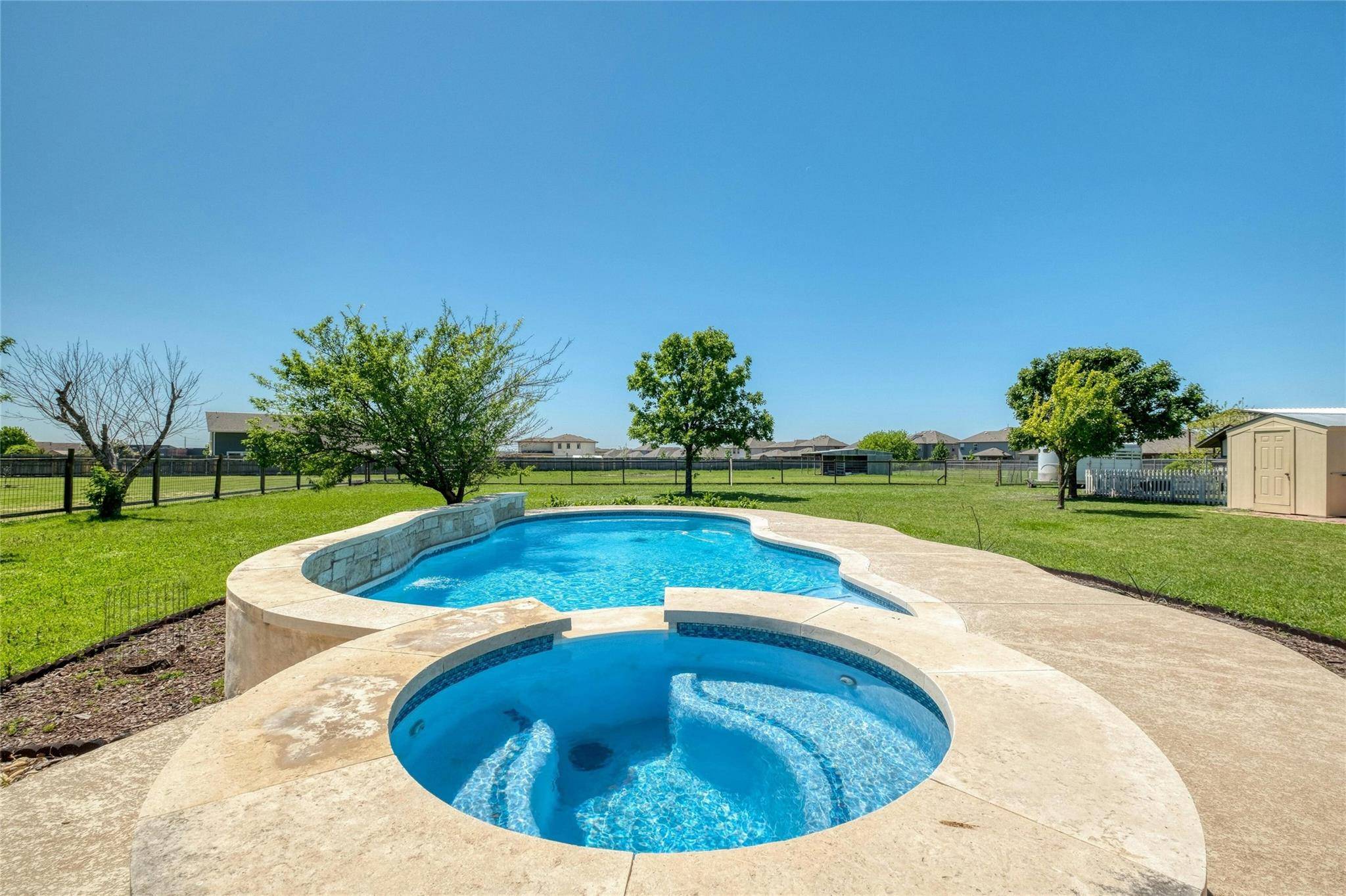 556 Will Smith CIR, Hutto, TX 78634