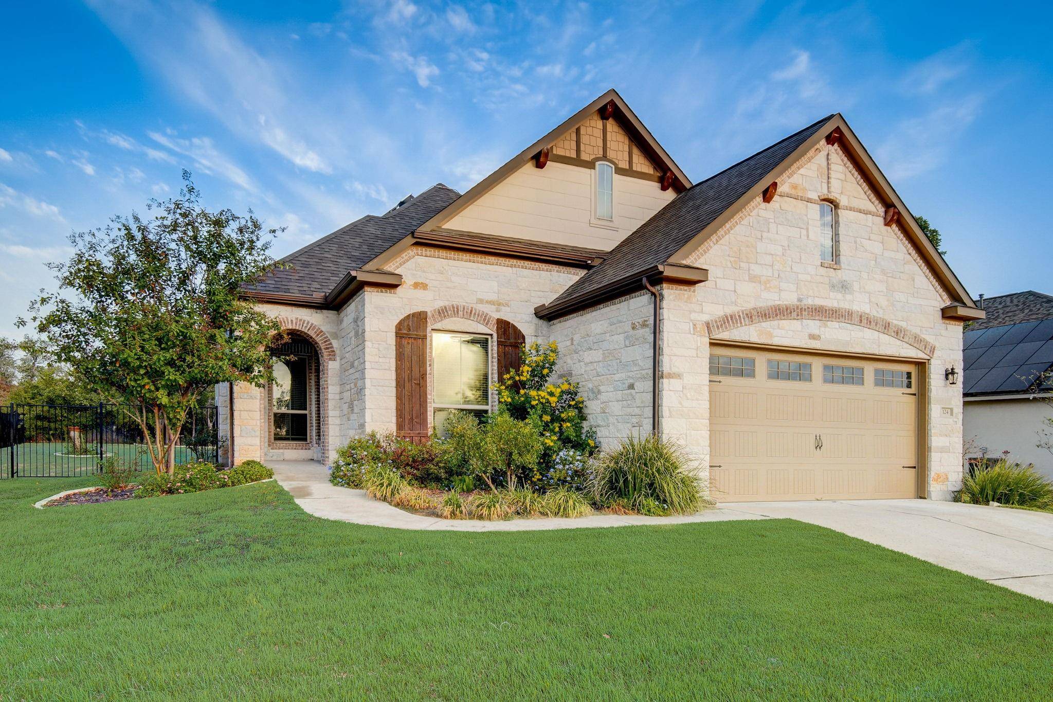 124 Kellogg LN, Bastrop, TX 78602