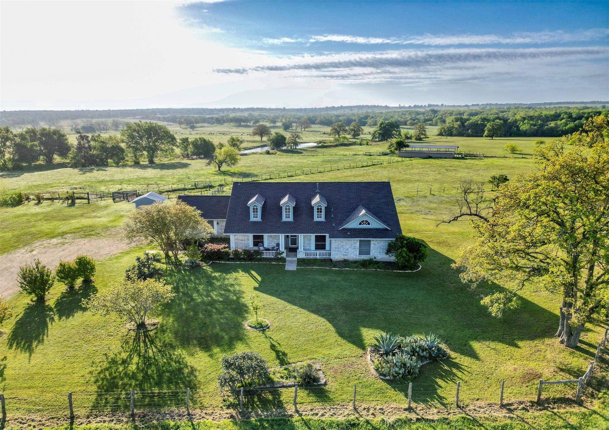 1225 Blue Ridge DR, Lexington, TX 78947