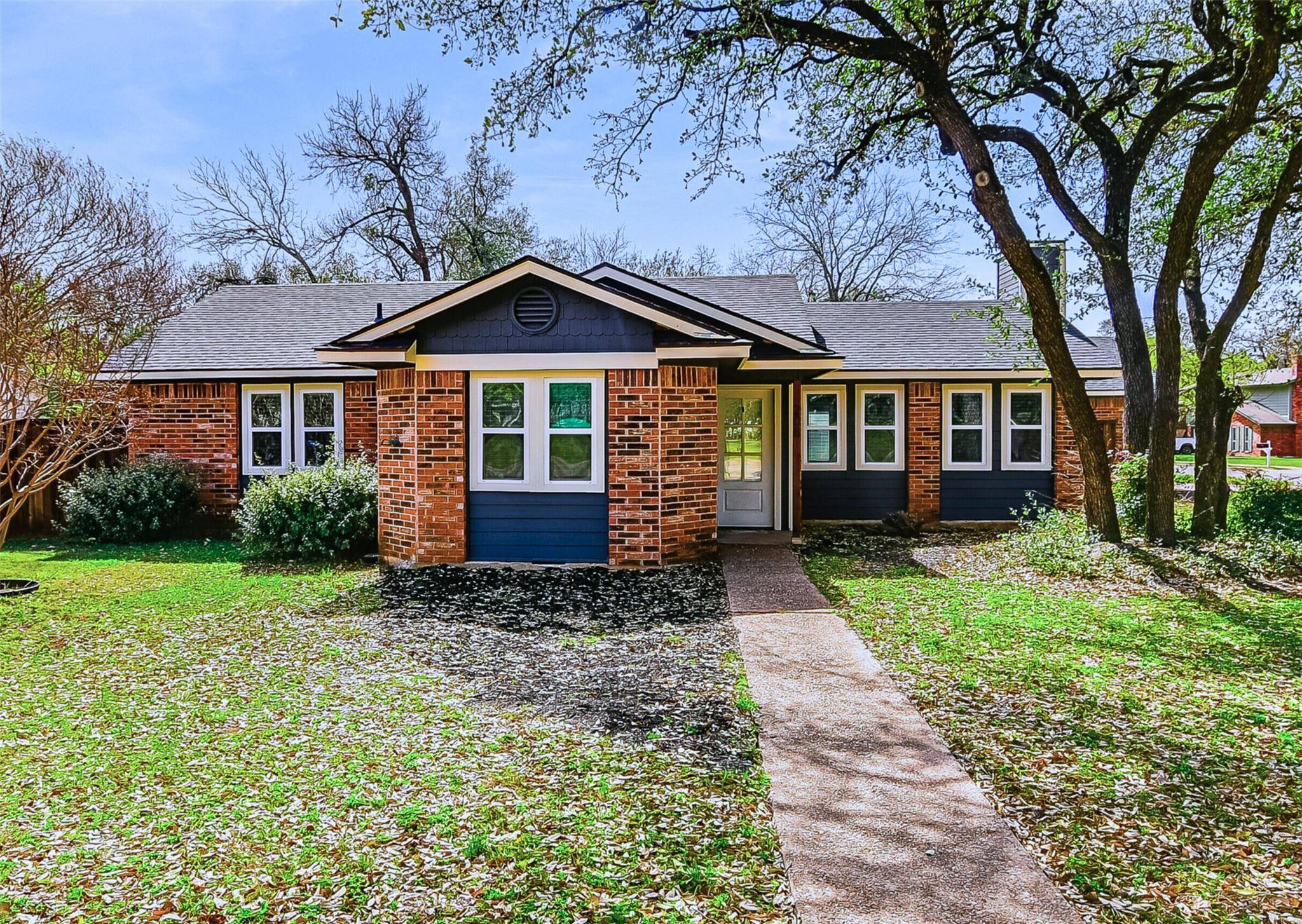 208 E Park ST, Cedar Park, TX 78613