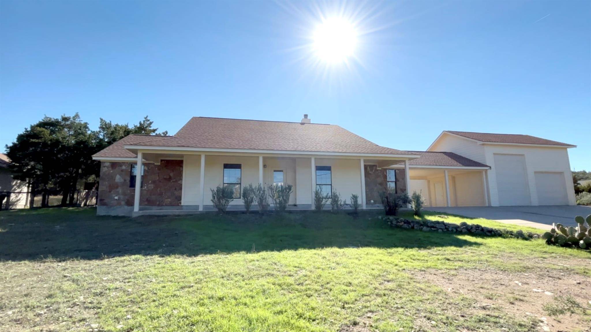 624 Newport DR, Spicewood, TX 78669