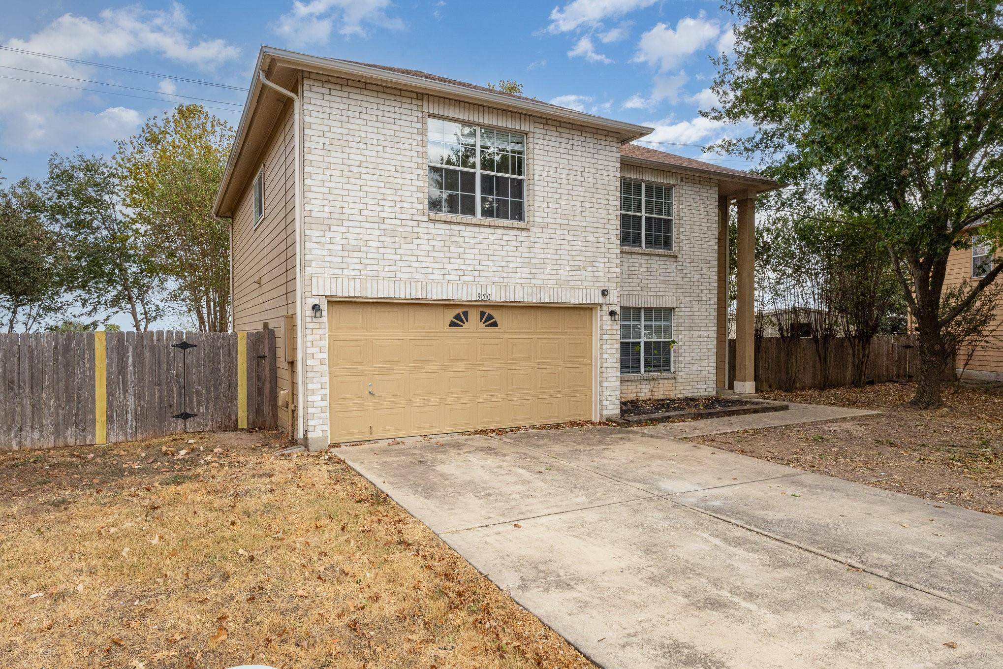 950 Whispering Hollow DR, Kyle, TX 78640
