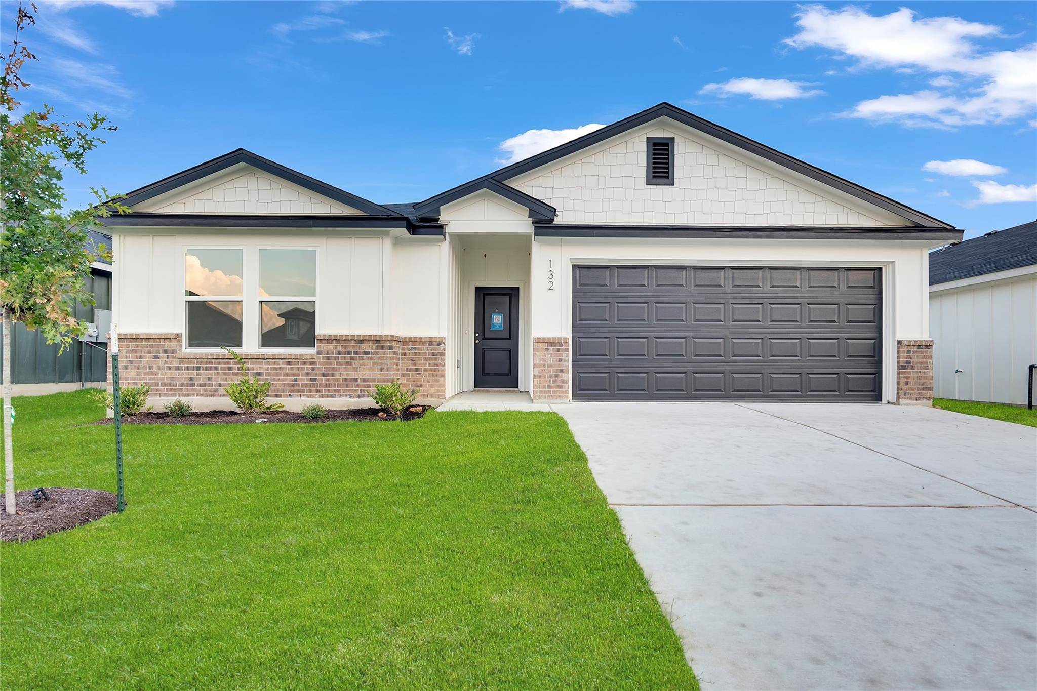 132 Lazy Lizzy RD, Jarrell, TX 76537
