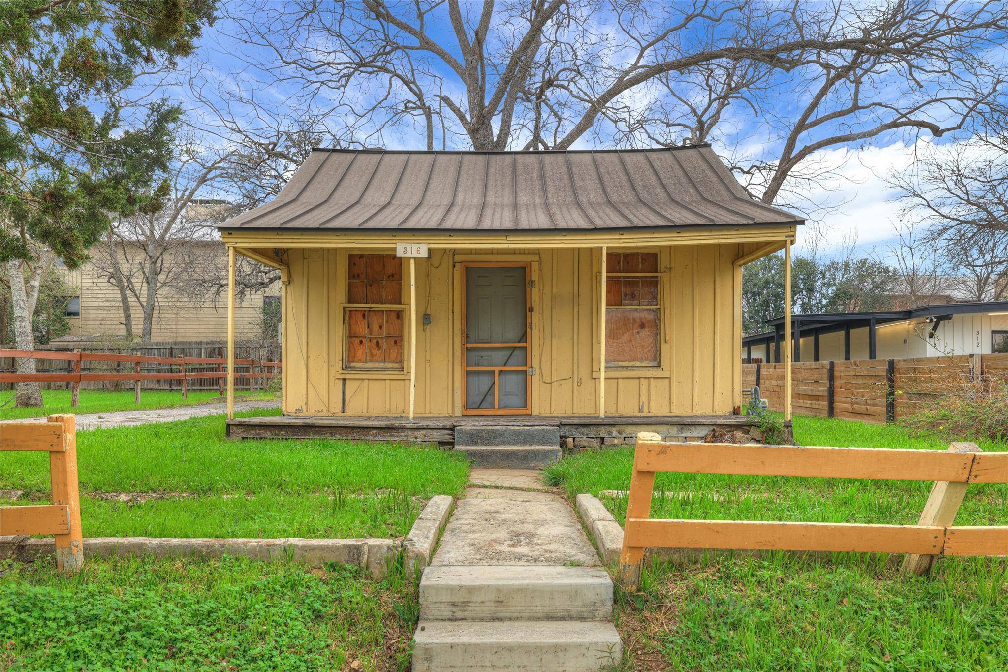 316 W Martin Luther King DR, San Marcos, TX 78666