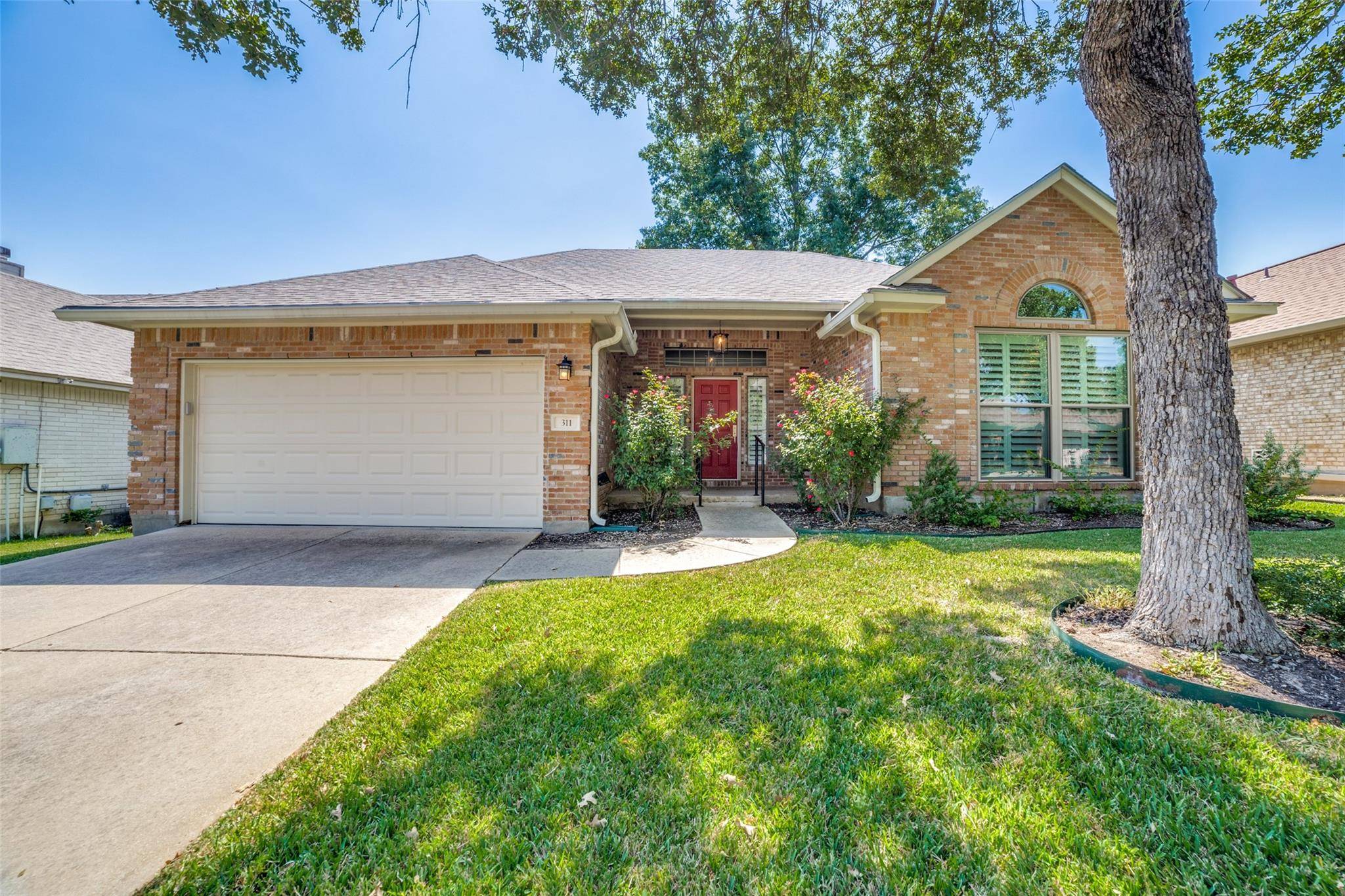 311 Heritage Hills DR, Fredericksburg, TX 78624